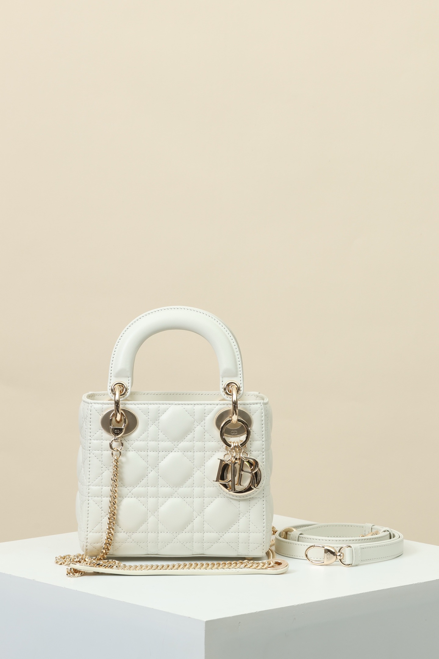 [TOP] Christian Dior Lady Dior Bag Lambskin 17x15x7cm - White - 711 Luxury