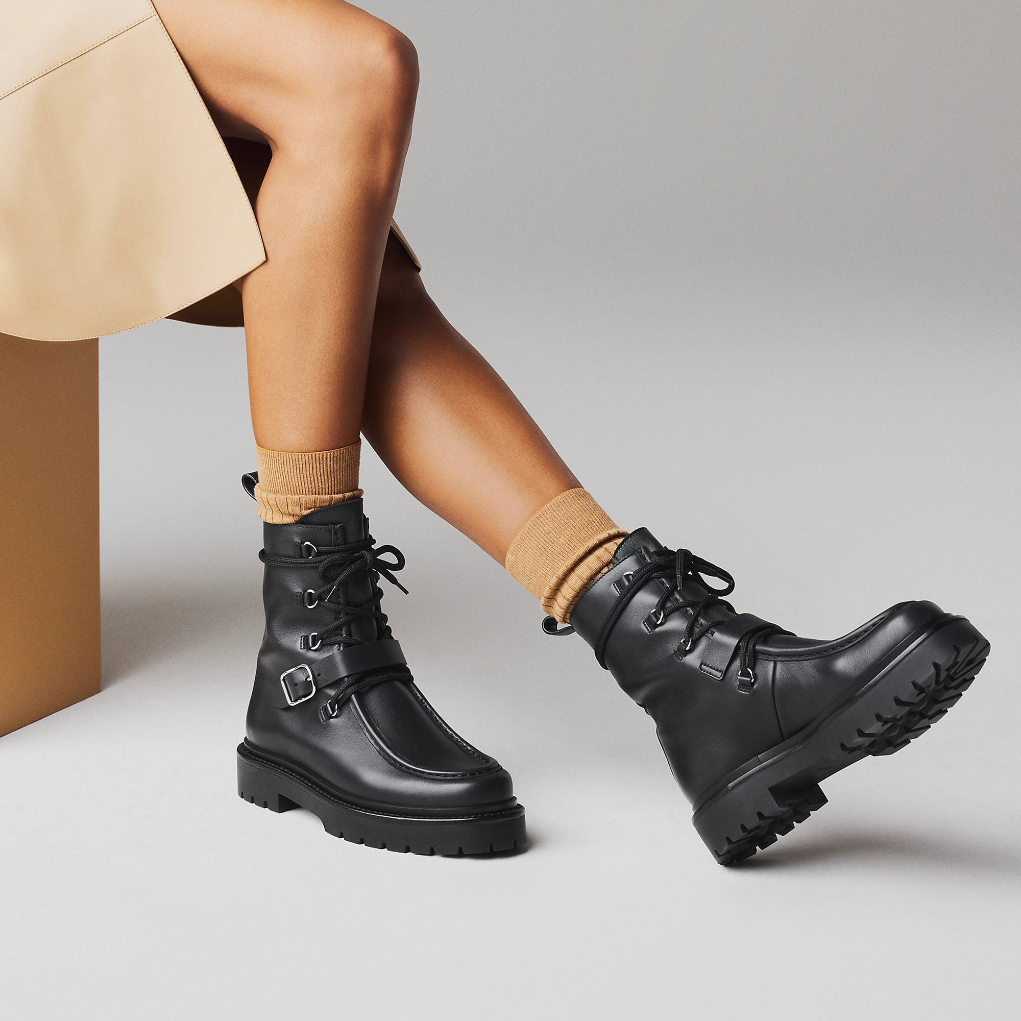 Designer black Shoes Hermès Land Ankle Boot Black #394671 View 2 | Nigo Office