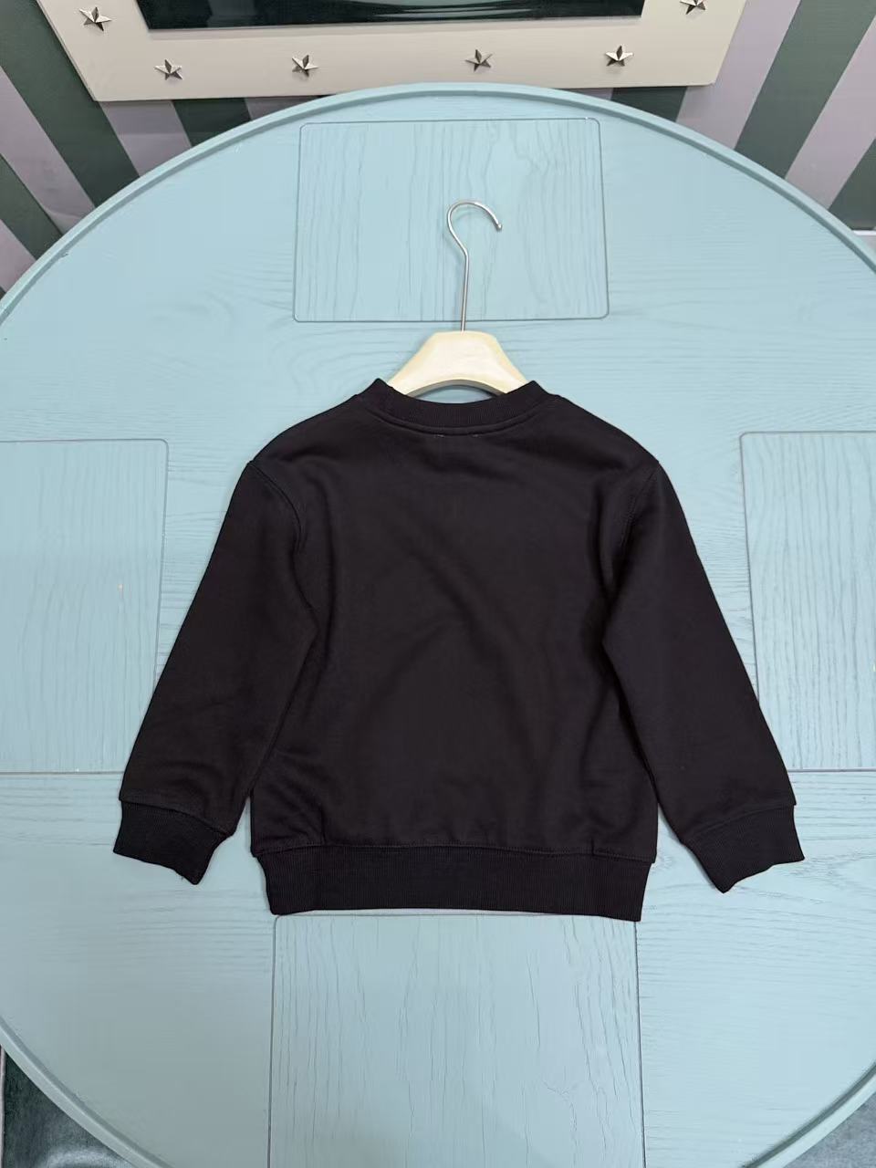 Burberry Unisex Kids Black Vintage Check Knight Equestrian Logo Crew Neck Long Sleeve Sweatshirt Boys Girls Sizes 100-160, Fall Winter Kids Basic Pullover