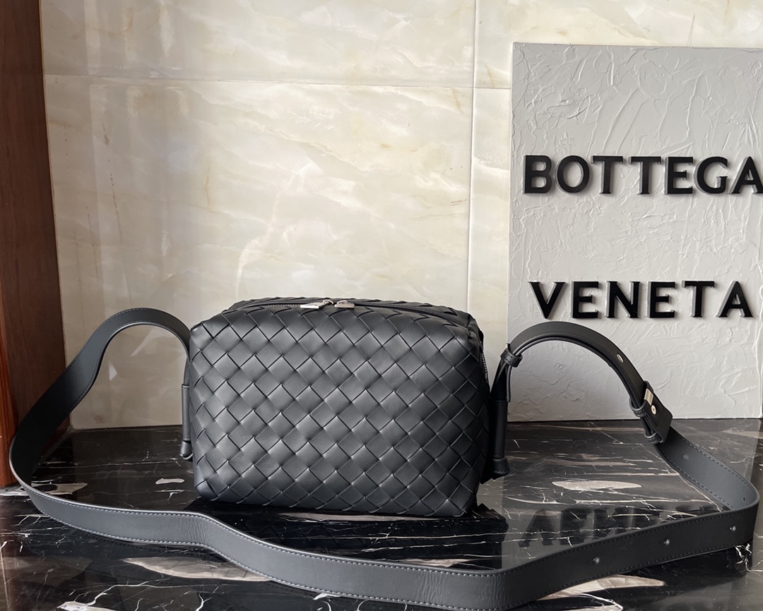 [TOP] Bottega Veneta BV Men's Cowhide Crossbody Bag 25x16x10cm - Black - 711 Luxury