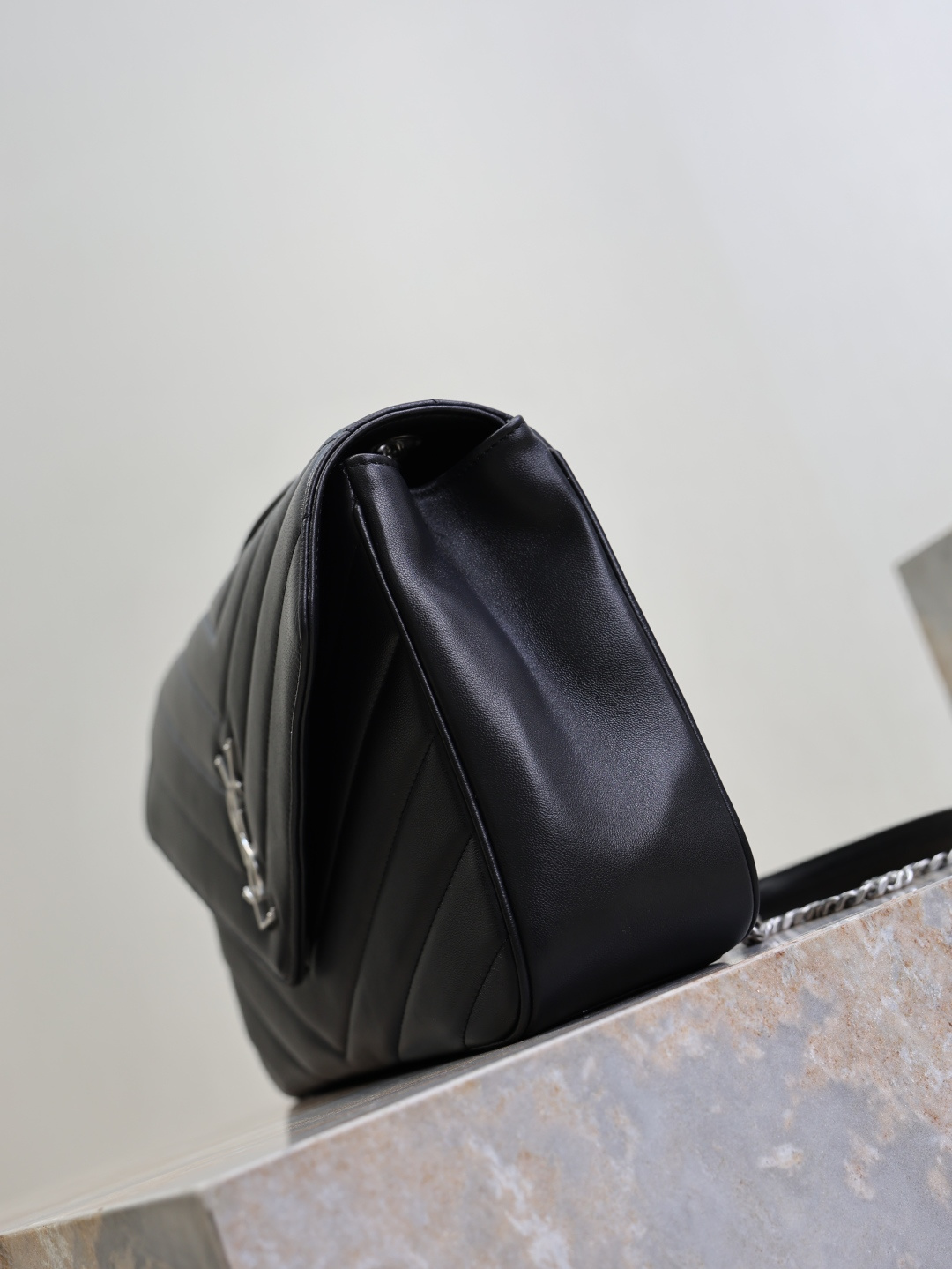 [TOP] Yves Saint Laurent YSL LouLou Bag 32x22x10cm - Black with SHW