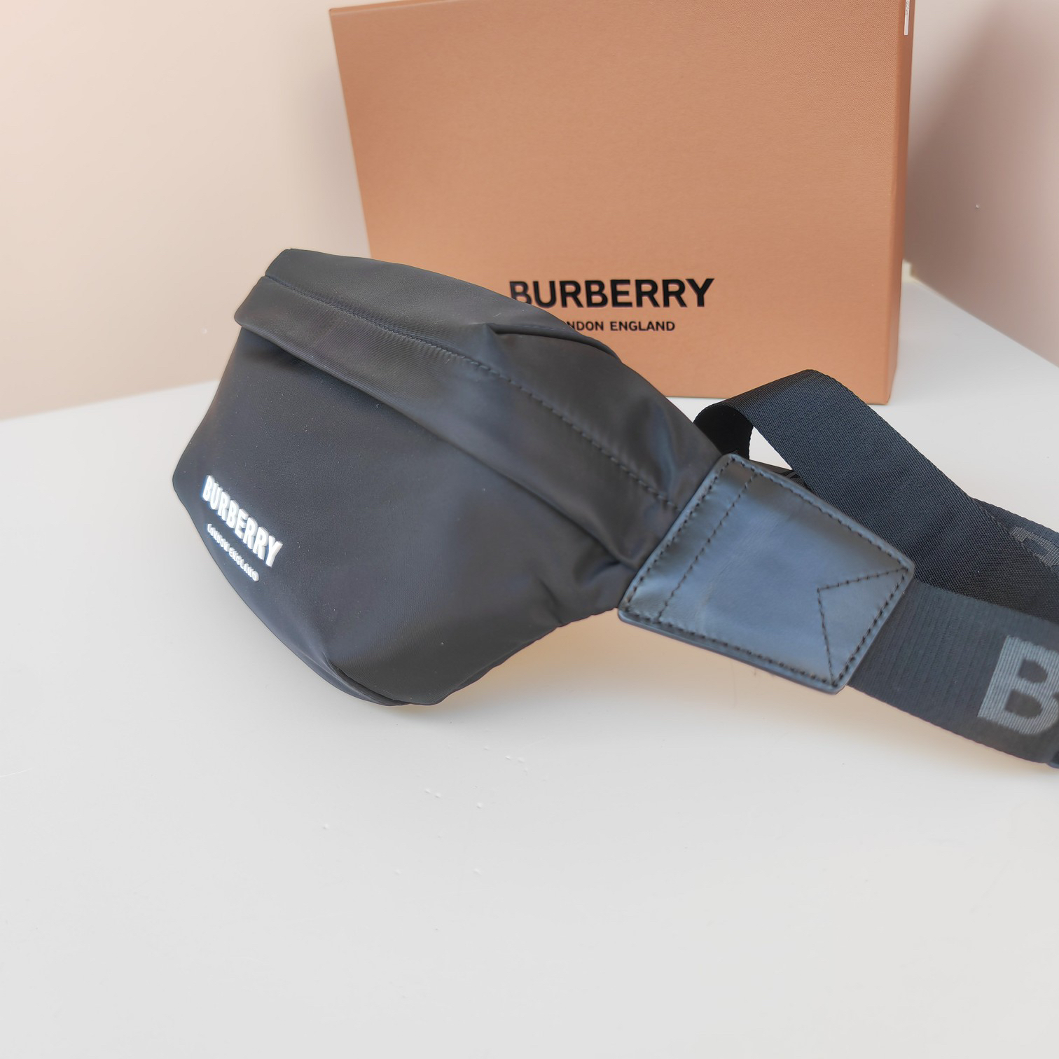 [TOP] BURBERRY Nylon Belt Bag 31 x 7.5 x 16cm - Black - 711 Luxury