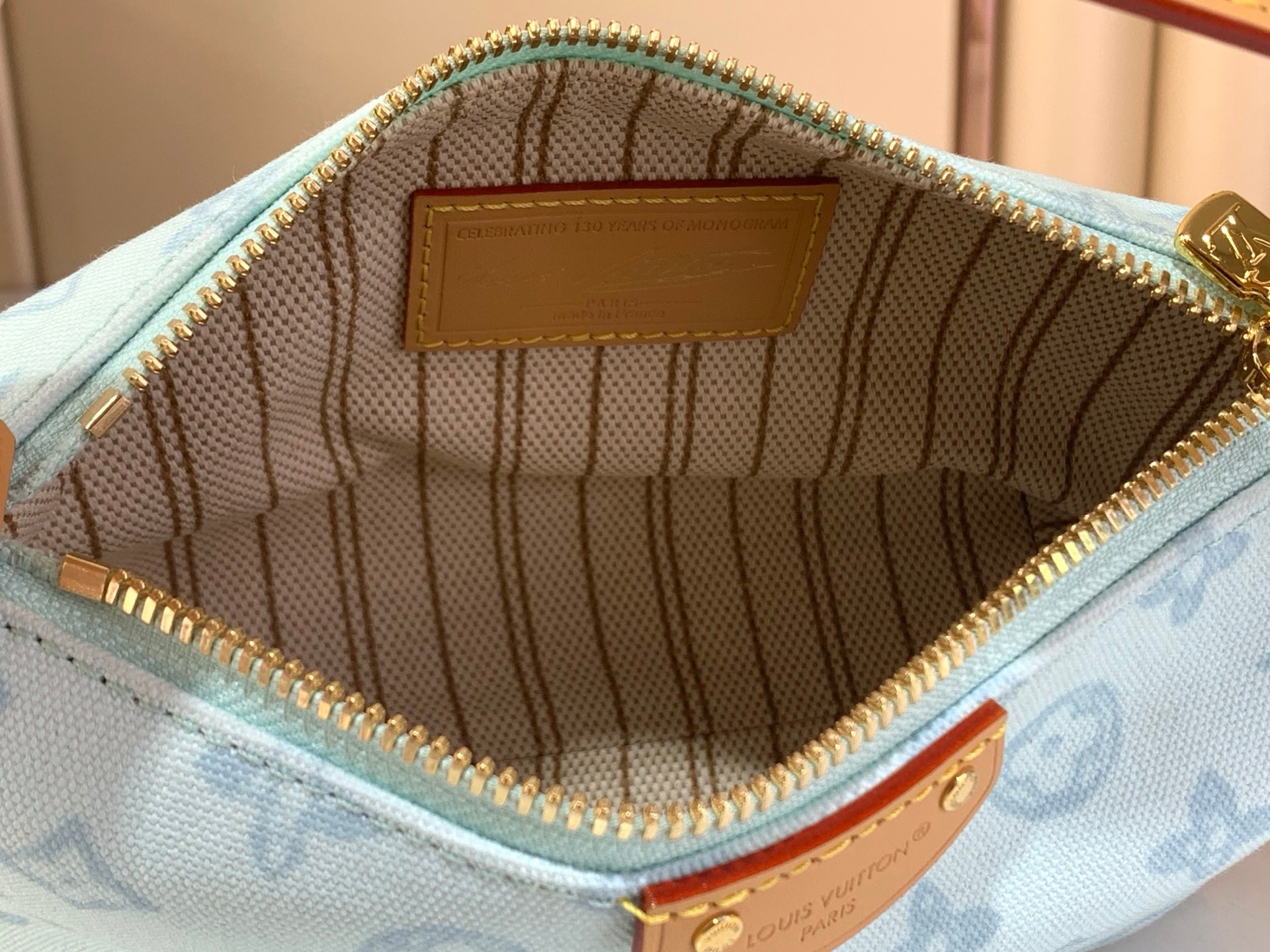 [TOP] Louis Vuitton LV Hills Pochette Handbag 18.5 x 11 x 6.5cm - Light Blue