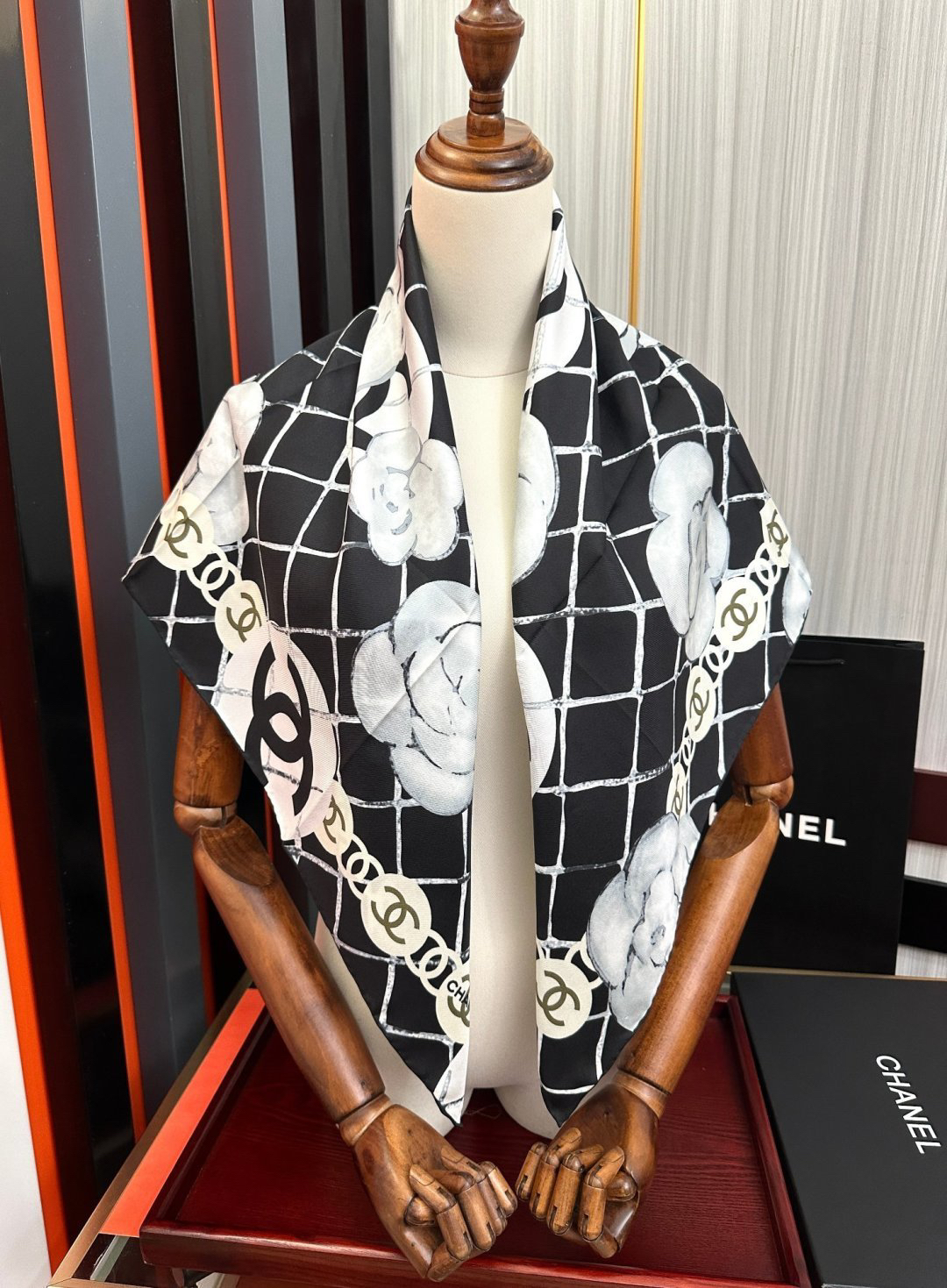[TOP] CHANEL Scarf 90x90 cm - Black - 711 Luxury