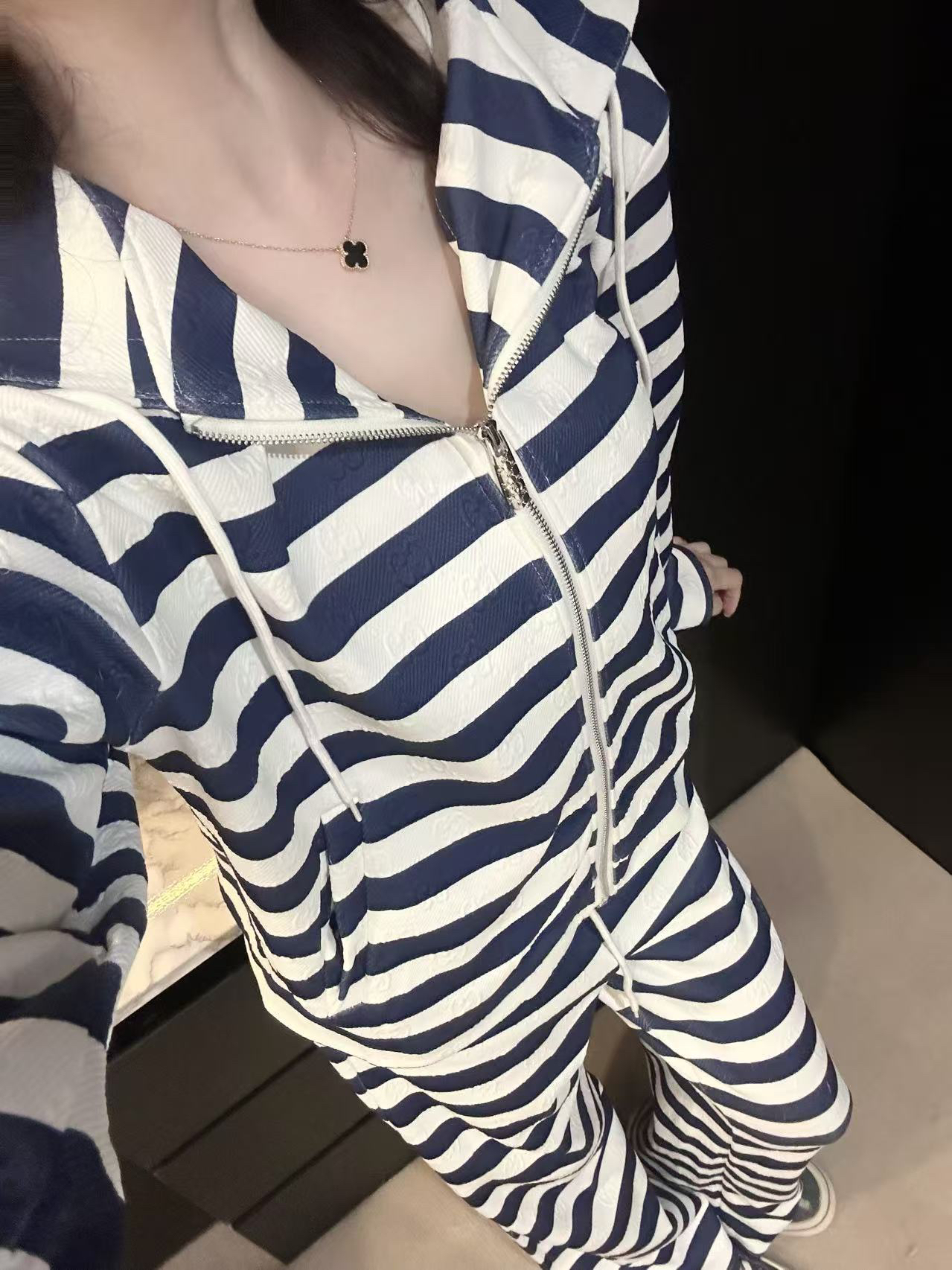 [TOP] GUCCI Suit - White and Black