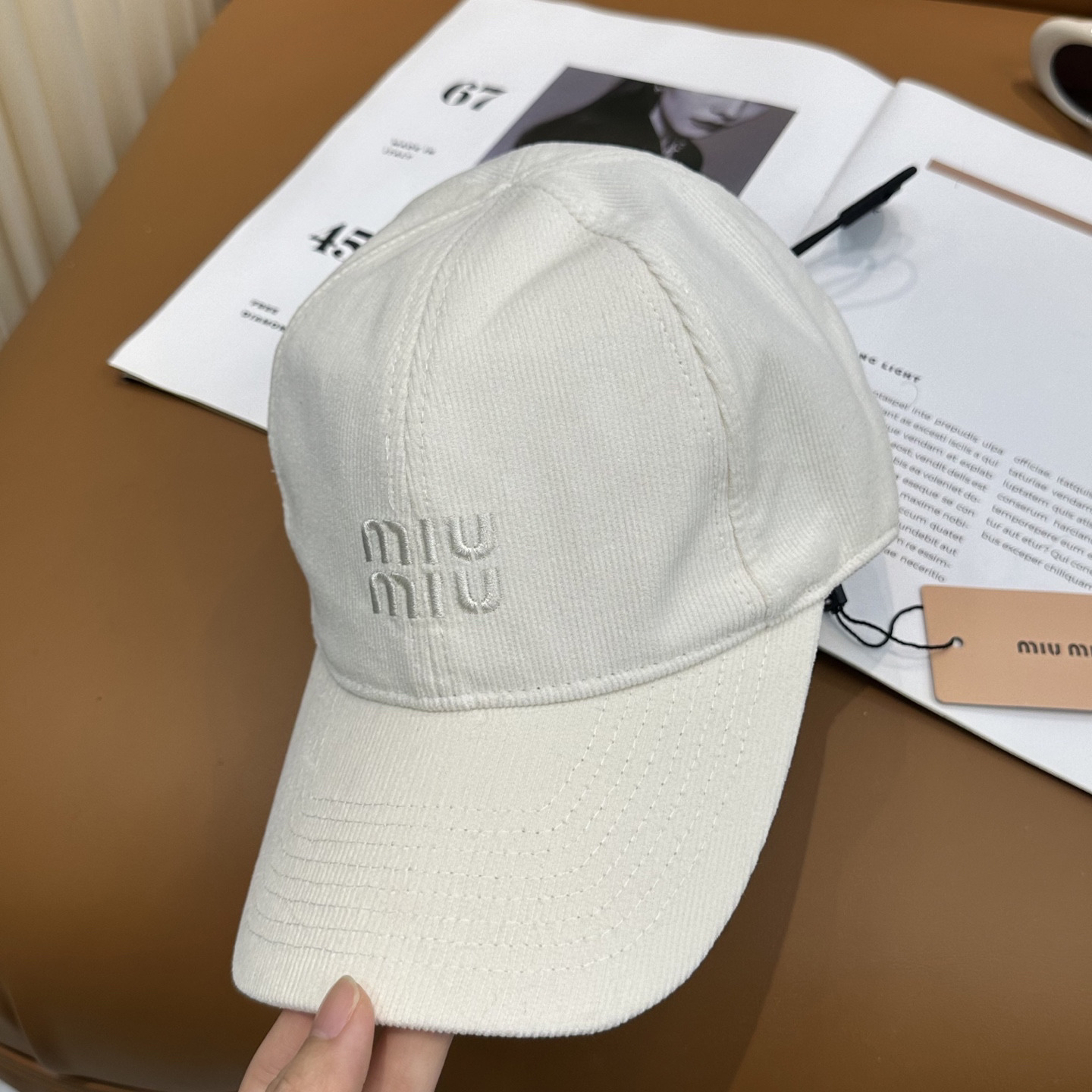 [TOP] Miu Miu Hat - White - 711 Luxury