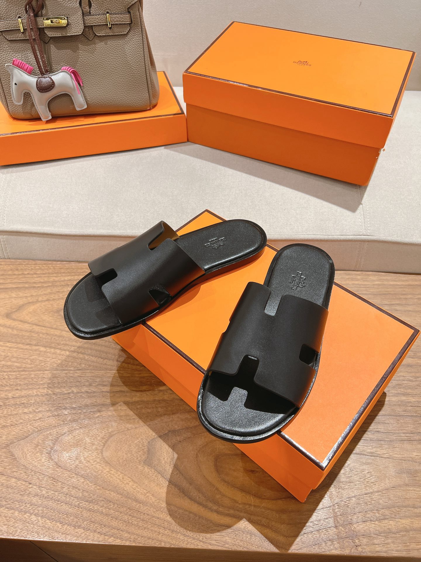[TOP] HERMES Men's Slippers - Black - 711 Luxury