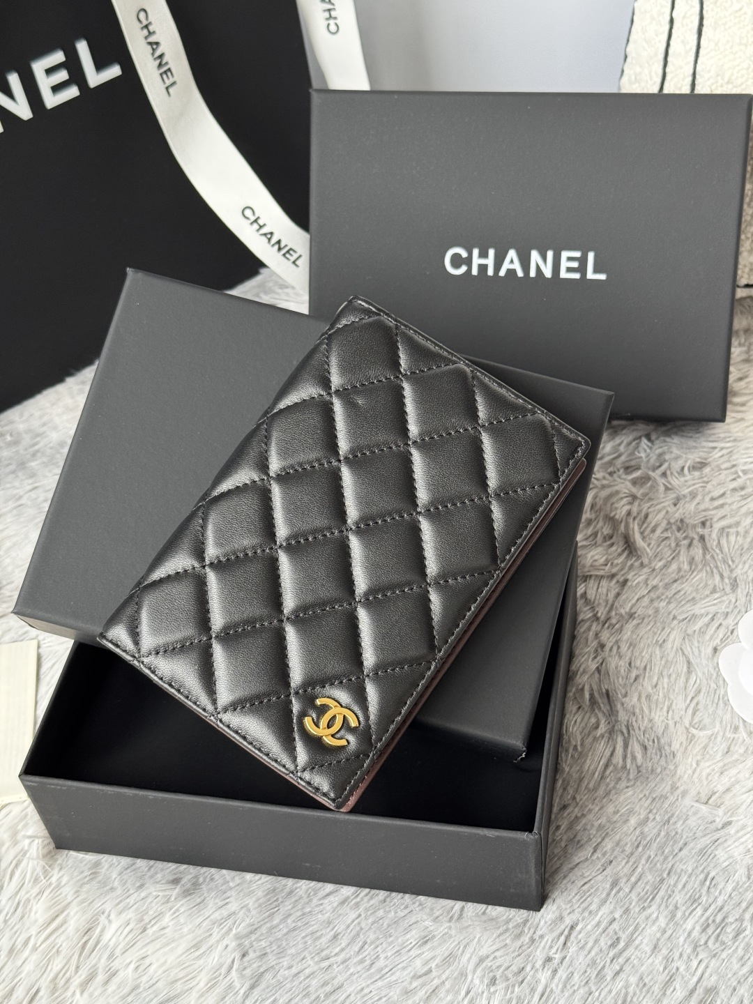 [TOP] CHANEL Passport Holder Lambskin 14.5x10.5x2cm - Black - 711 Luxury