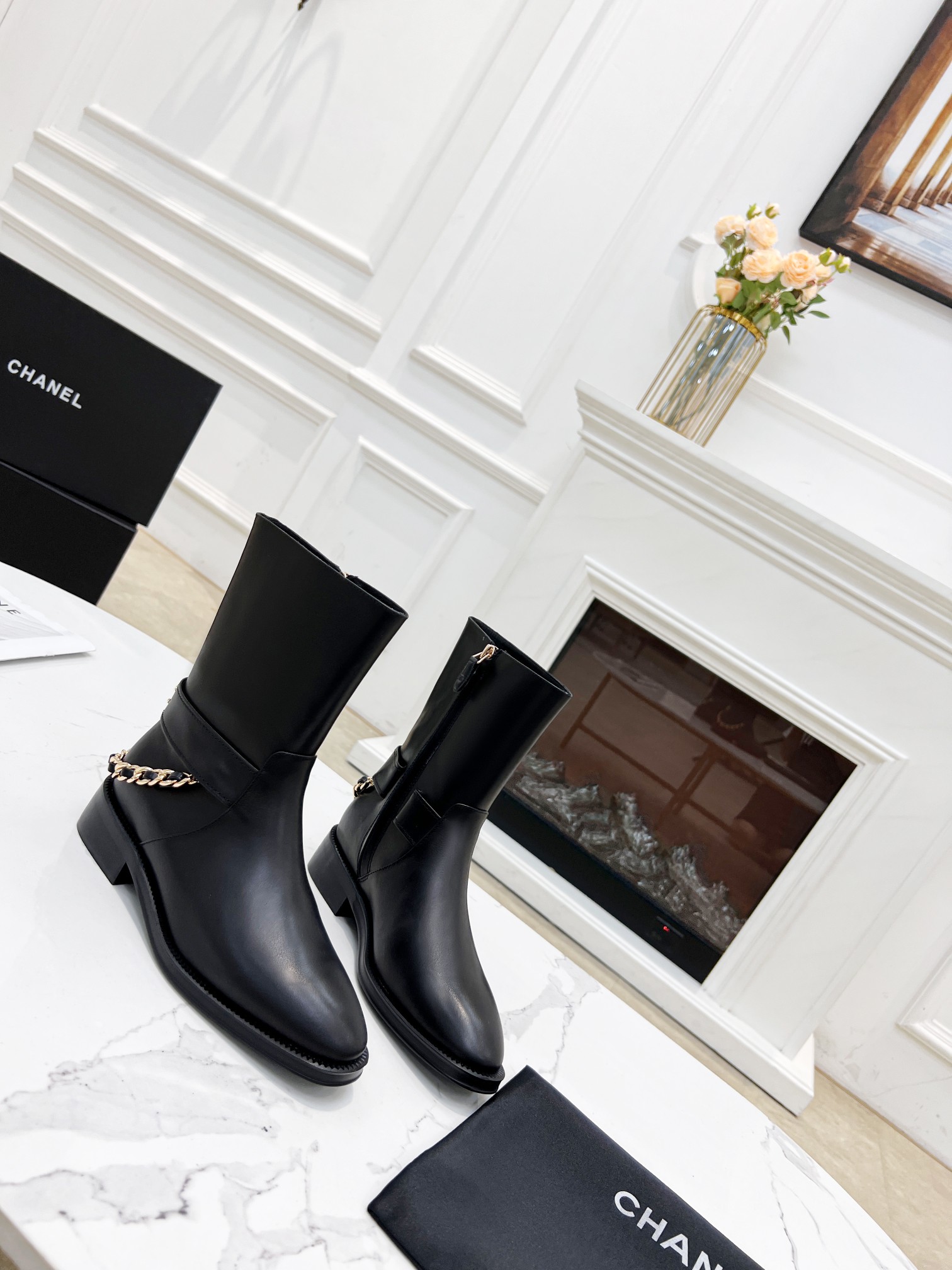 [TOP] CHANEL Calfskin Boots - Black - 711 Luxury