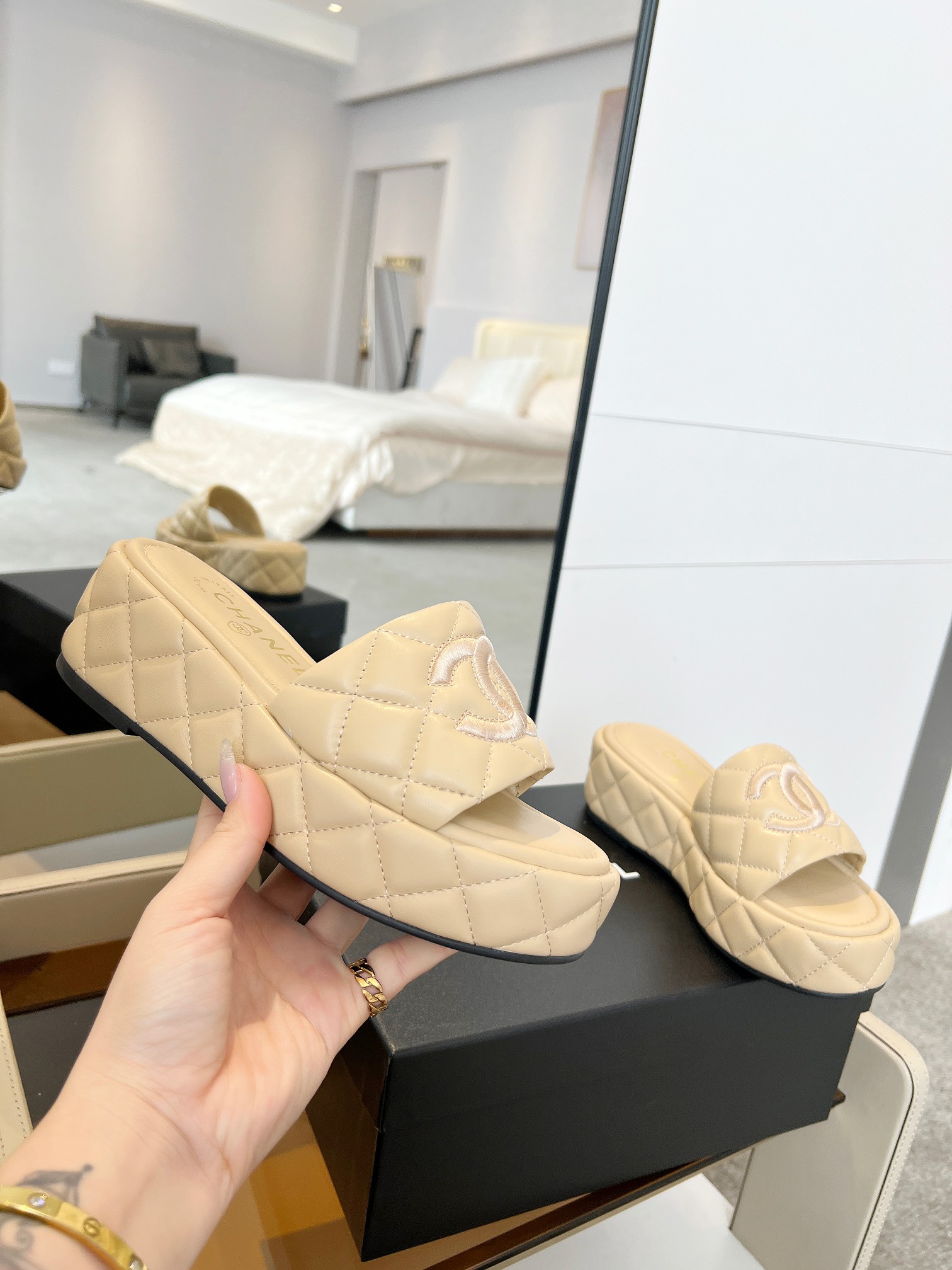 [TOP] CHANEL Lambskin Slippers - Apricot - 711 Luxury