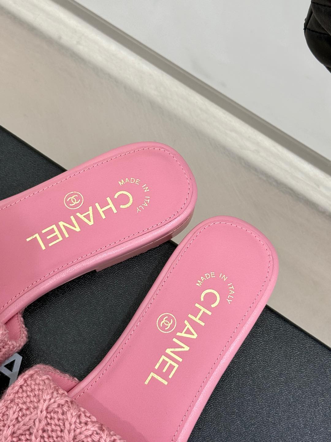 [TOP] CHANEL Flat Sandals - Pink
