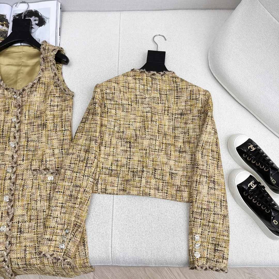 [TOP] CHANEL Jacket - Gold