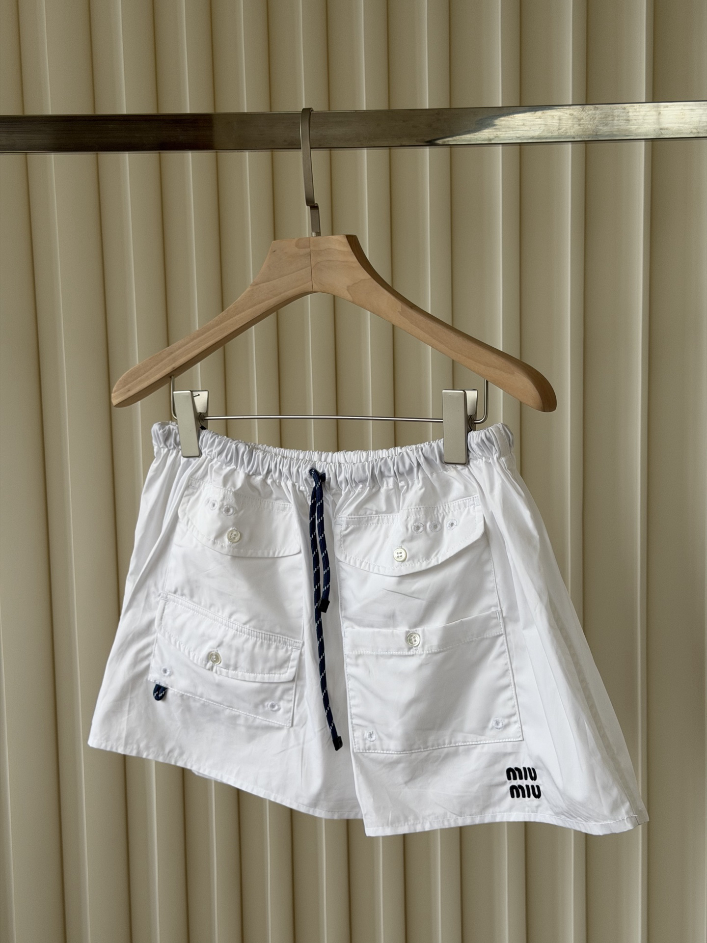 [TOP] Miu Miu Shorts - White - 711 Luxury