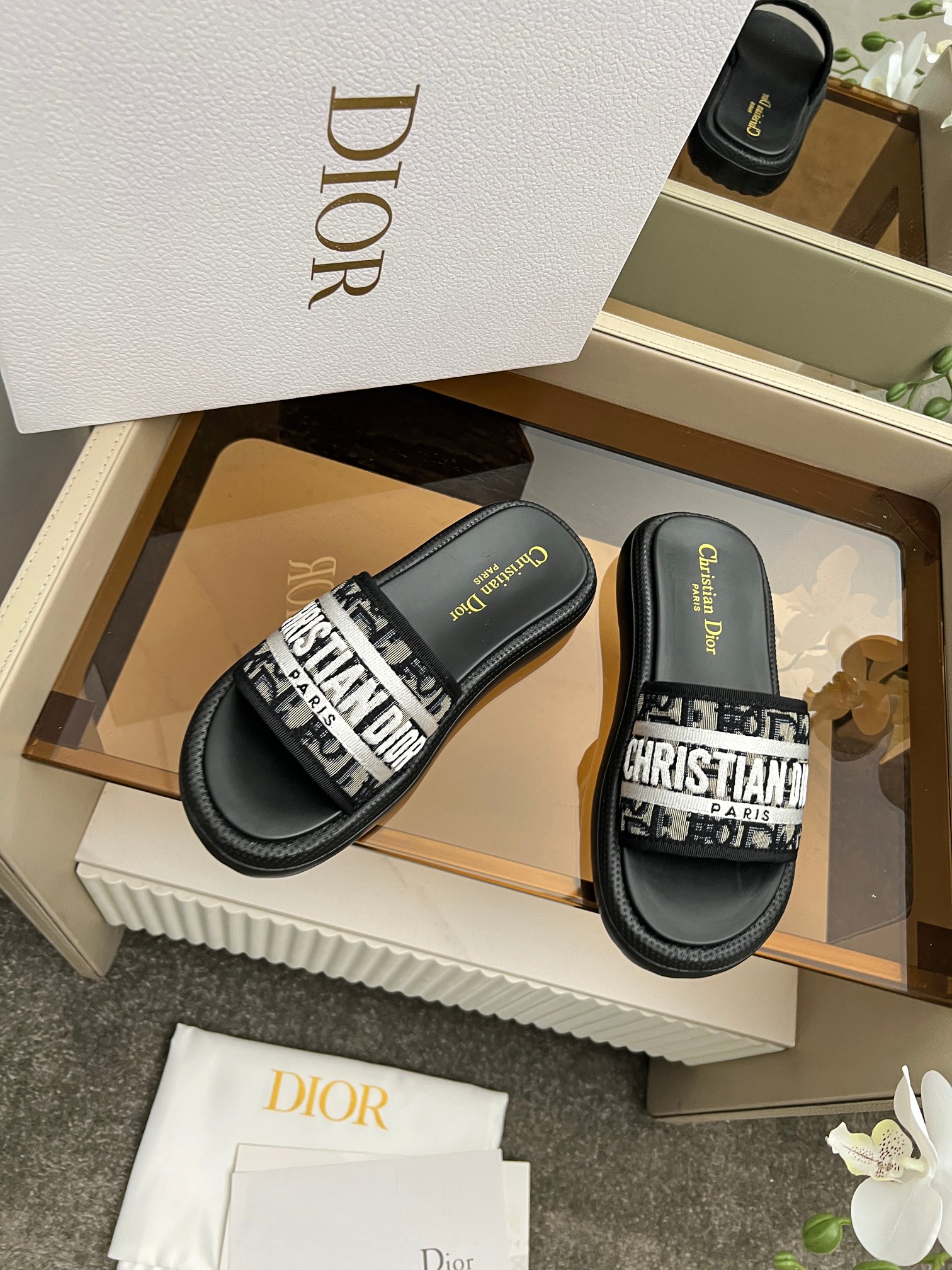 [TOP] Christian Dior Slippers - Black - 711 Luxury