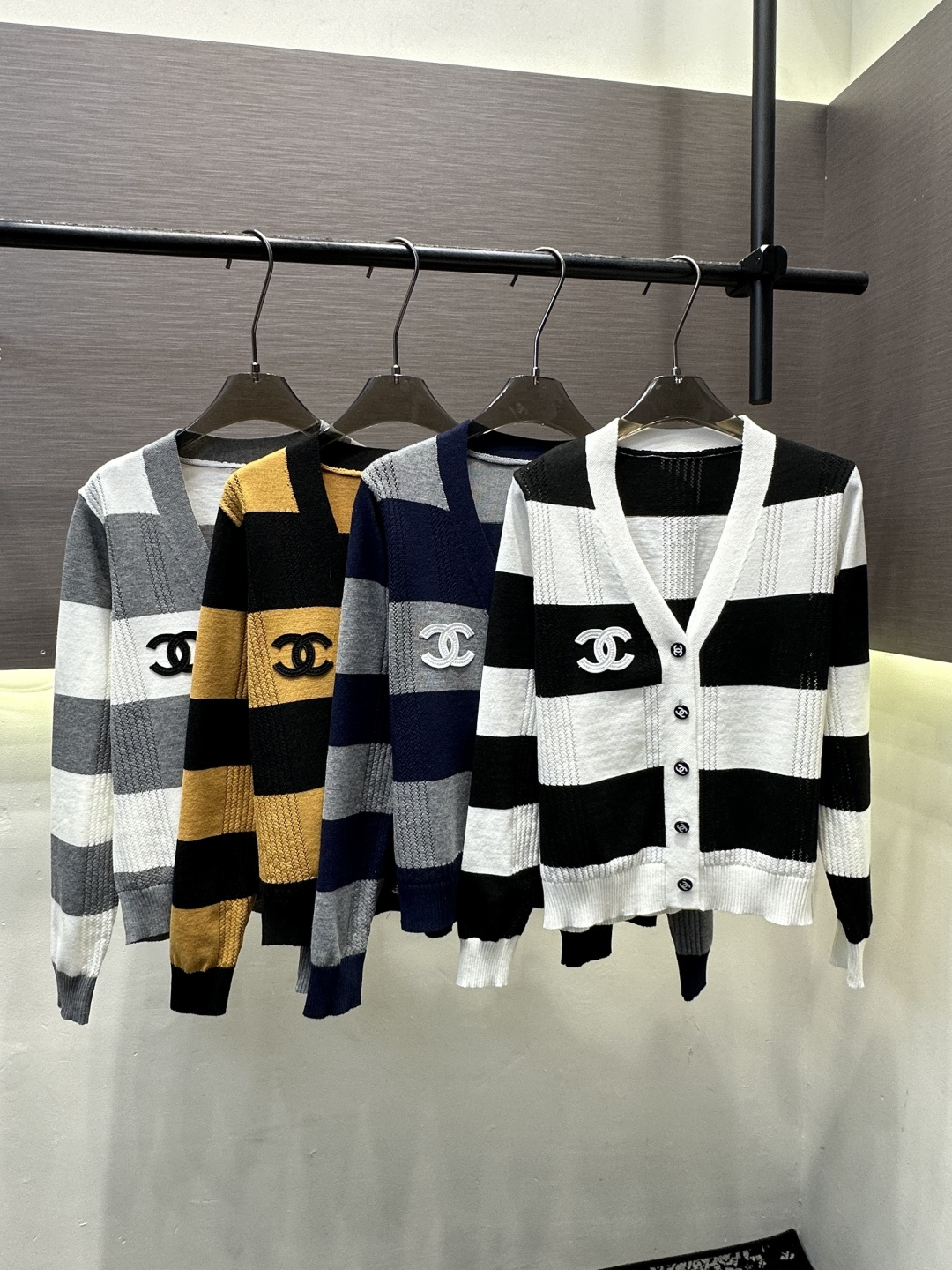 [TOP] CHANEL Knitted Long-sleeved Shirt - 4 Colors - 711 Luxury