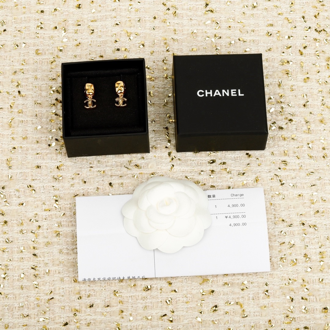 [TOP] CHANEL Earrings - Gold