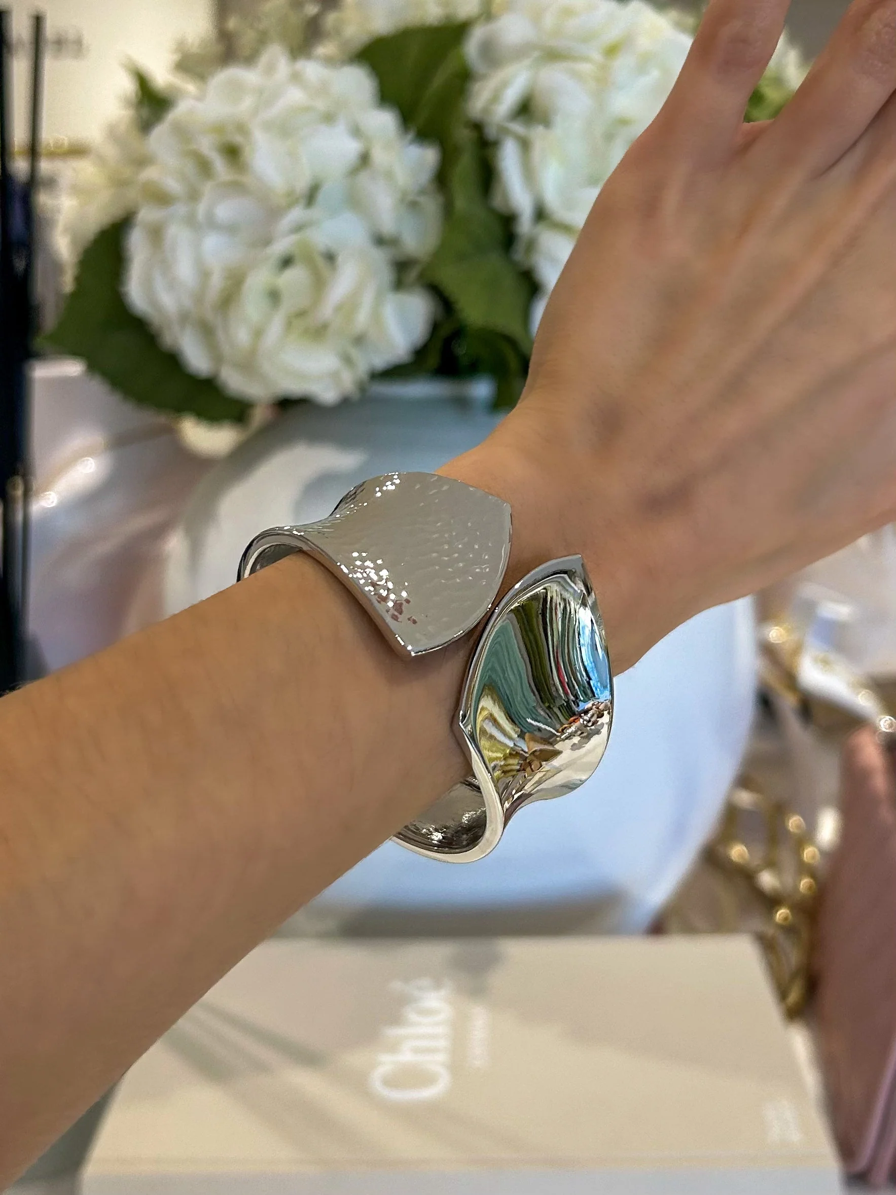 Half Textured Half Plain Bangle (2 Colours)