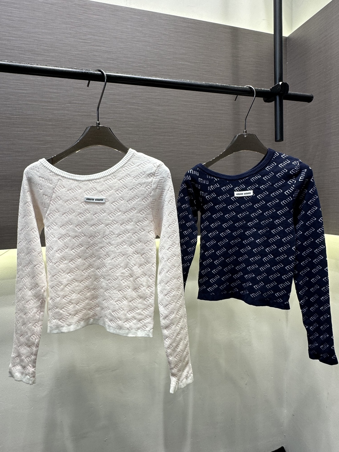 [TOP] Miu Miu Shirt - 2 Colors - 711 Luxury