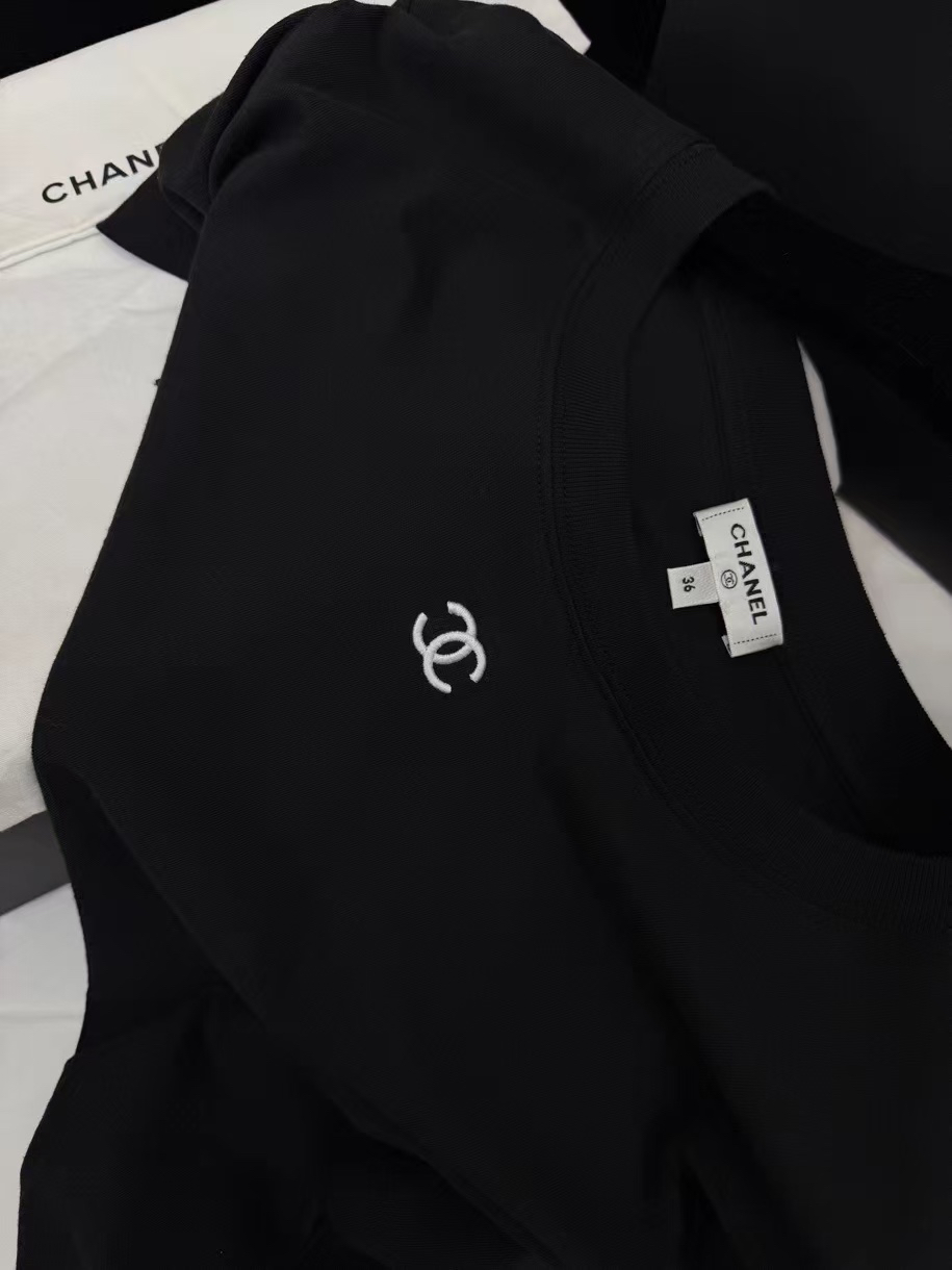 [TOP] CHANEL T-shirt - Black