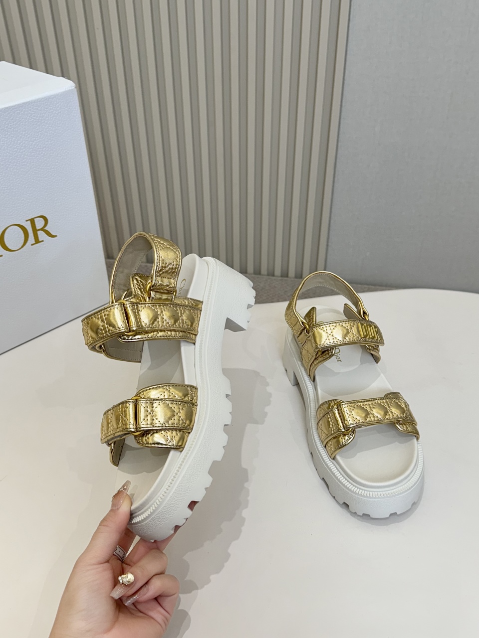 [TOP] Christian Dior Sandals - Gold