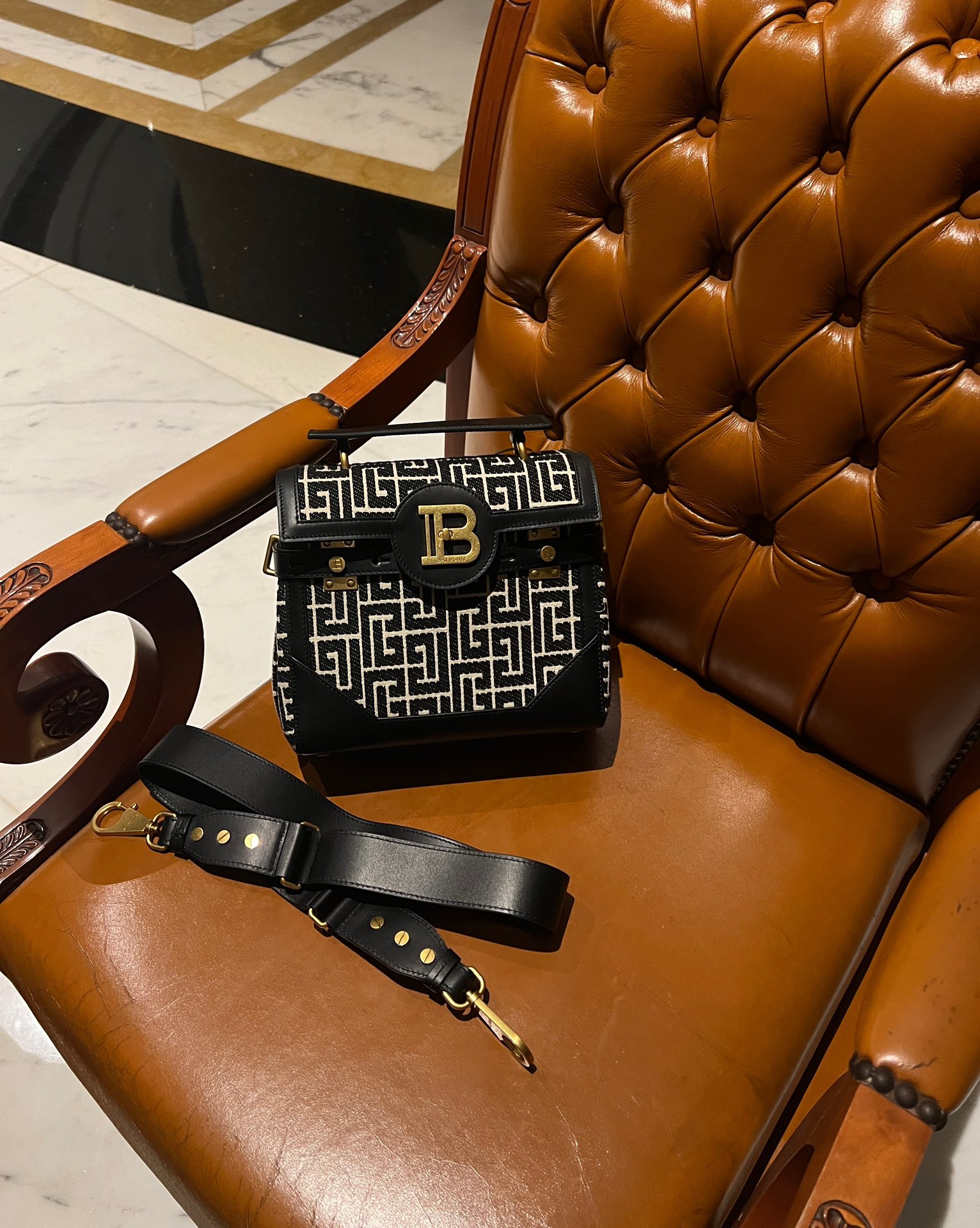 [TOP] BALMAIN Cowhide Bag 23*20*11cm - Black - 711 Luxury