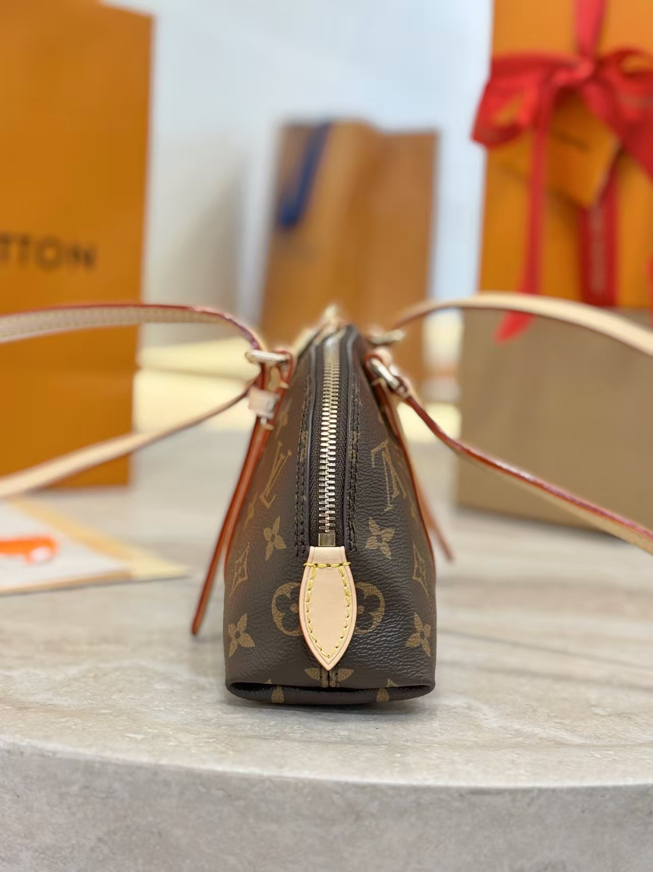 [TOP] Louis Vuitton LV Squire East West Handbag 29 x 14  x 8 cm - Monogram