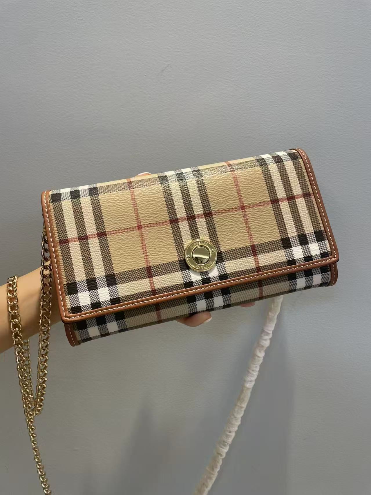 [TOP] BURBERRY Check Chain Strap Wallet Bag 21x3x12cm - Brown