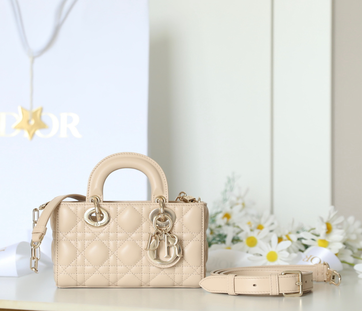 [TOP] Christian Dior Lady D-Joy Bag Lambskin 19x10.5x5.5cm - Beige - 711 Luxury