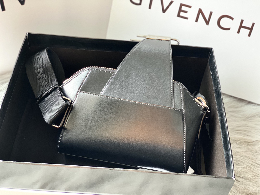 [TOP] GIVENCHY Crossbody Bag 25x16x20cm - Black