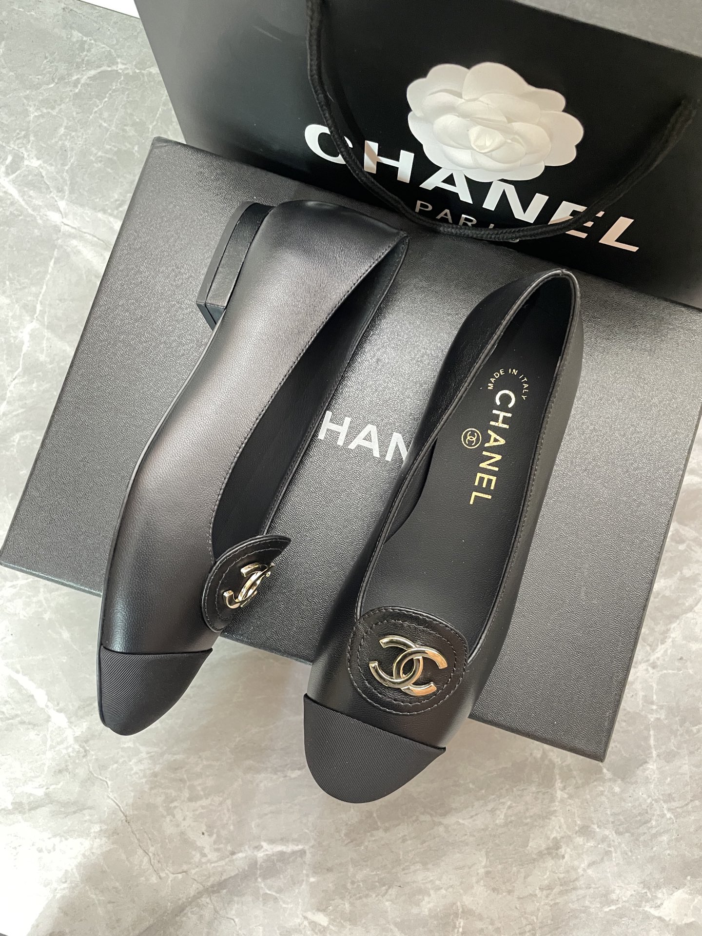 [TOP] CHANEL Mary Jane Shoes - 3 Color