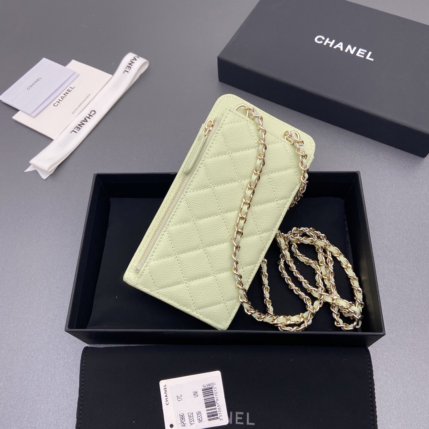 [TOP] CHANEL Phone Bag 18.5-9-3cm - Light Green