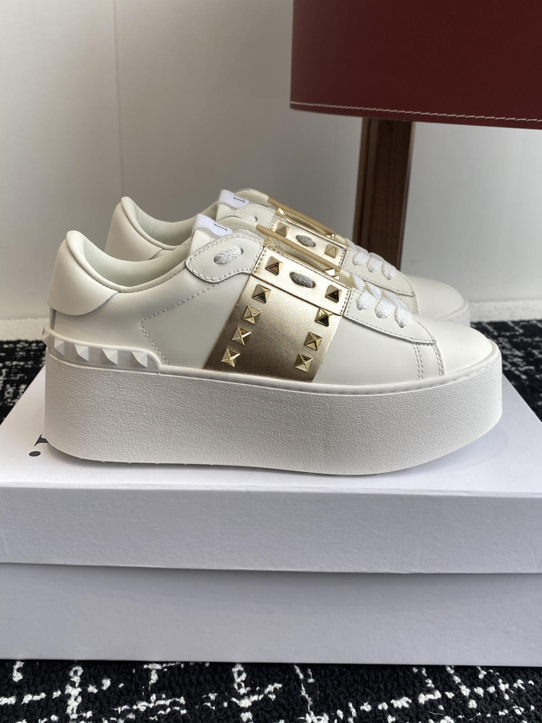 [TOP] VALENTINO Sneaker  - White - 711 Luxury