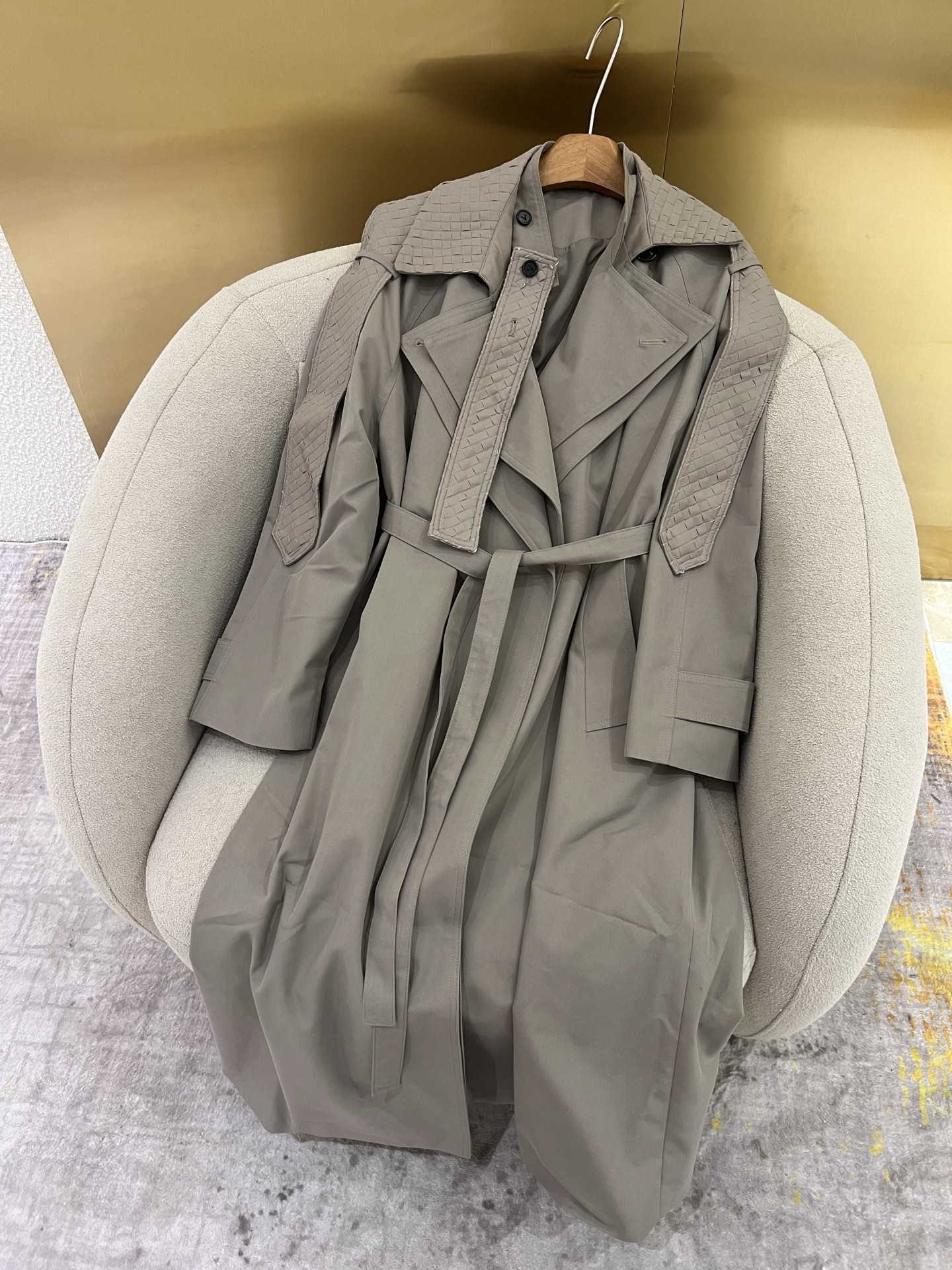 Bottega Veneta Women's Cotton and Silk Gabardine Trench in Desert Taupe #386174