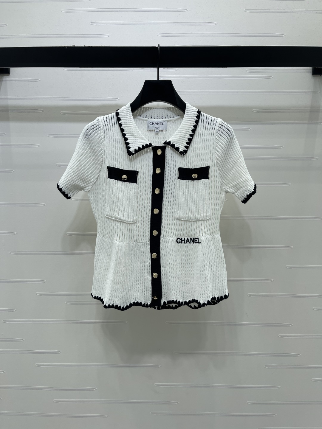 [TOP] CHANEL Color-blocked Collared Knit Short-sleeved Shirt - White - 711 Luxury