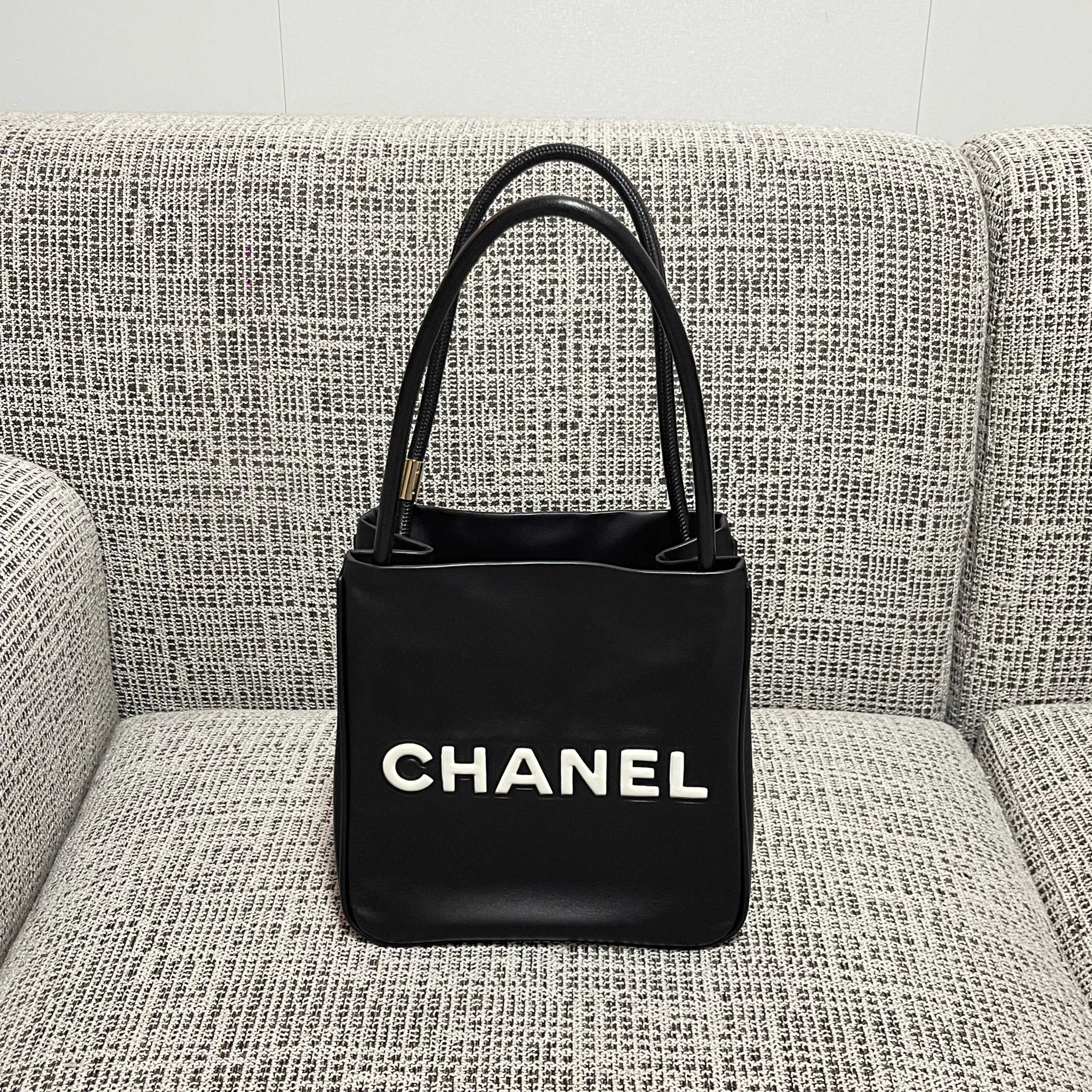 [TOP] CHANEL  VINTAGE Camellia Letter Tote Bag 24x25x12 cm - Black