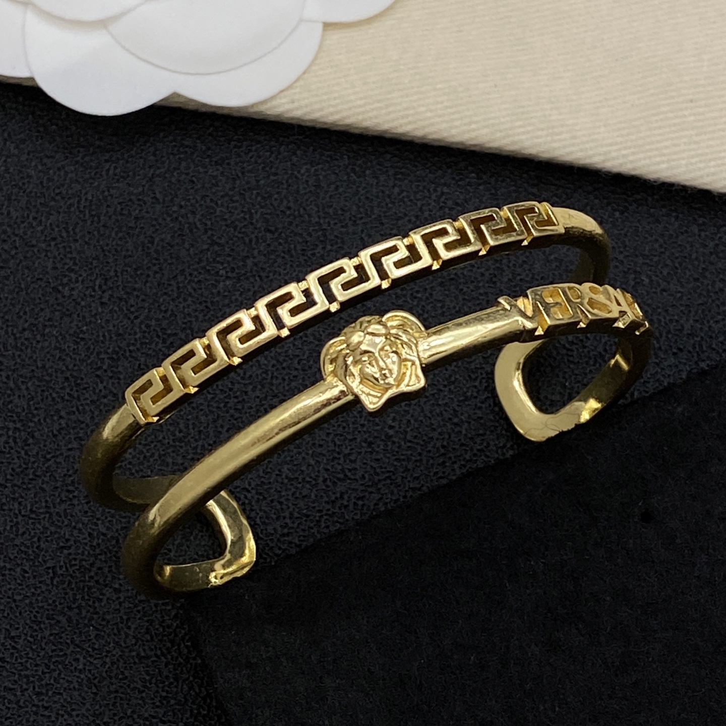 [TOP] VERSACE Bracelet - Gold - 711 Luxury