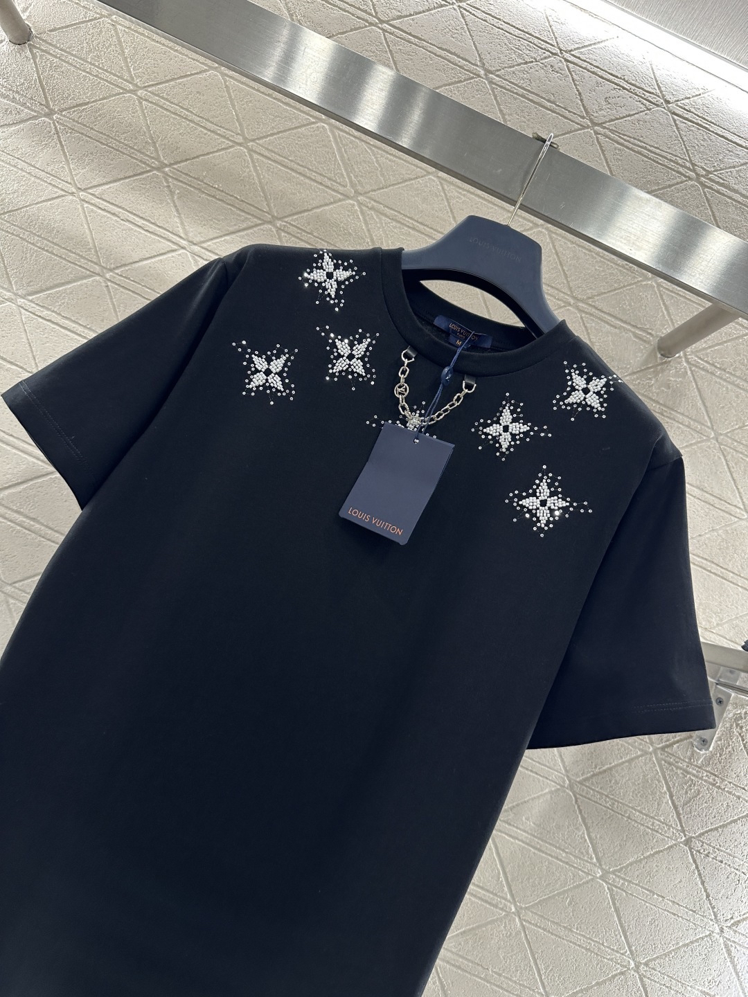 [TOP] Louis Vuitton LV Short-Sleeve T-Shirt - Black