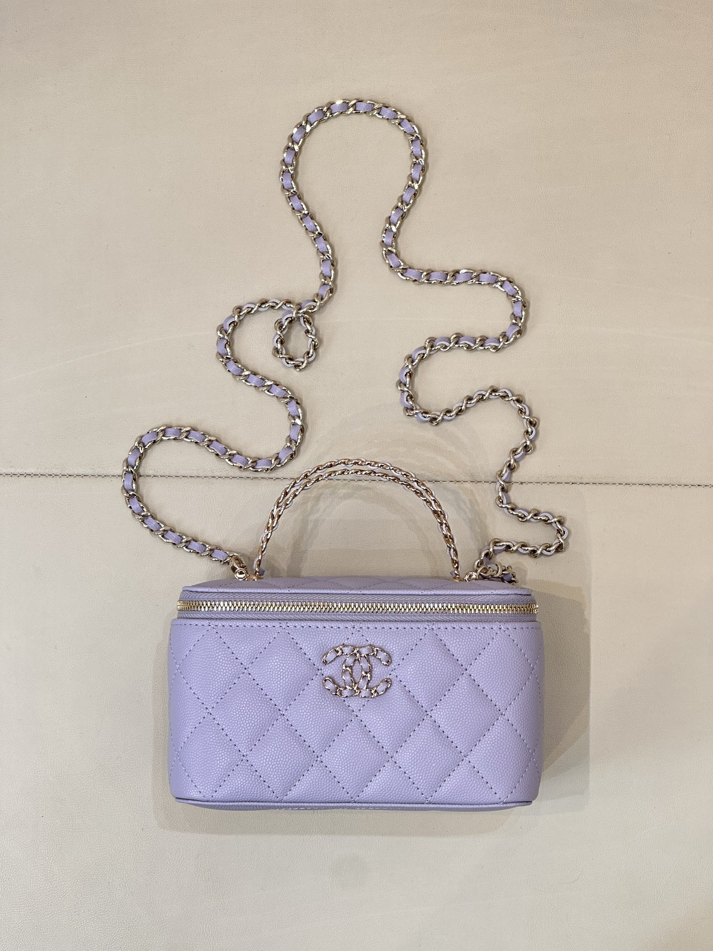 CHANEL Long Vanity With Chain Grained Shiny Calfskin Gold-tone Metal White #383847