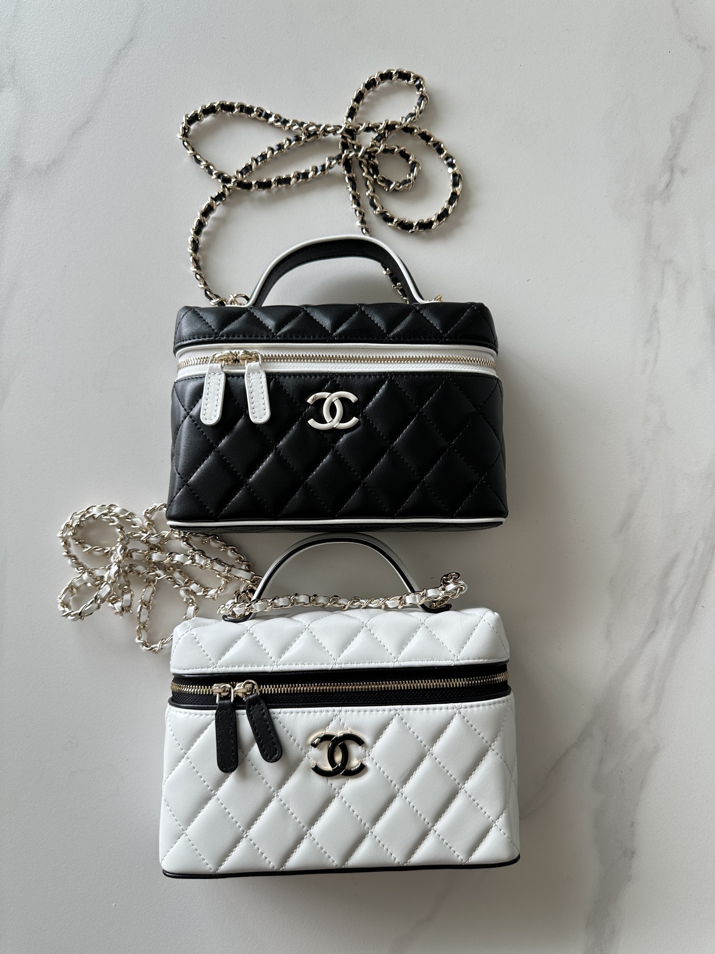 [TOP] CHANEL Panda Color Scheme Vanity Case Top Handle 17cmX9.5cmX8cm - 2 Colors - 711 Luxury