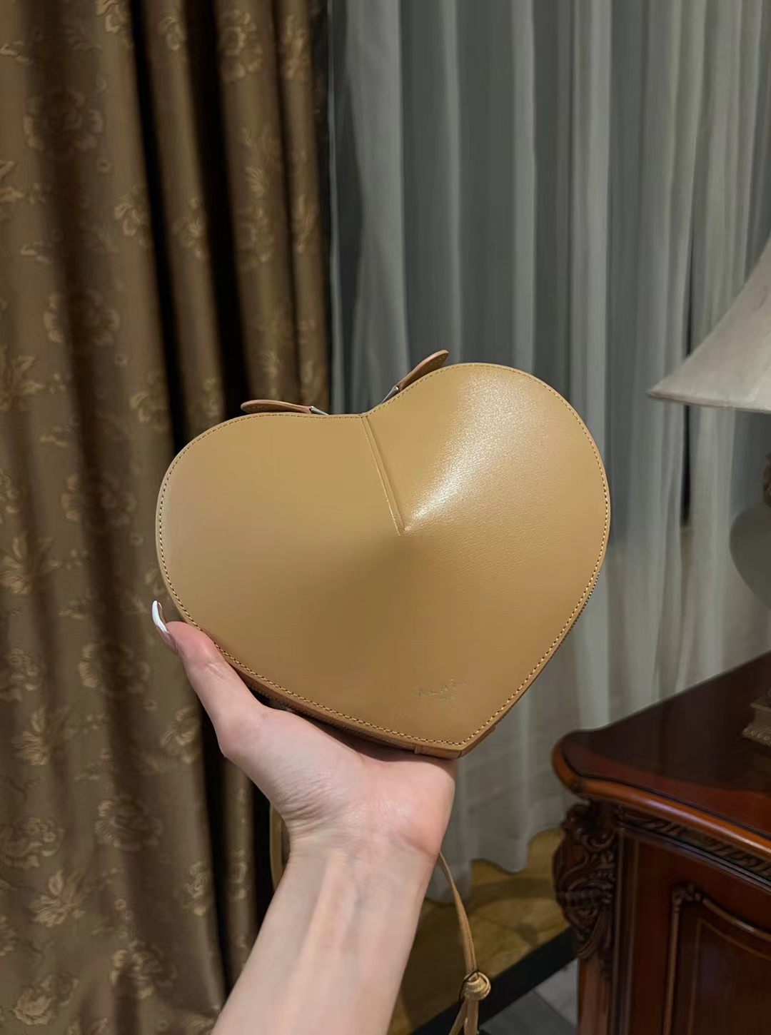 [TOP] ALAIA Le Coeur Bag 21-17-5 CM - Khaki - 711 Luxury