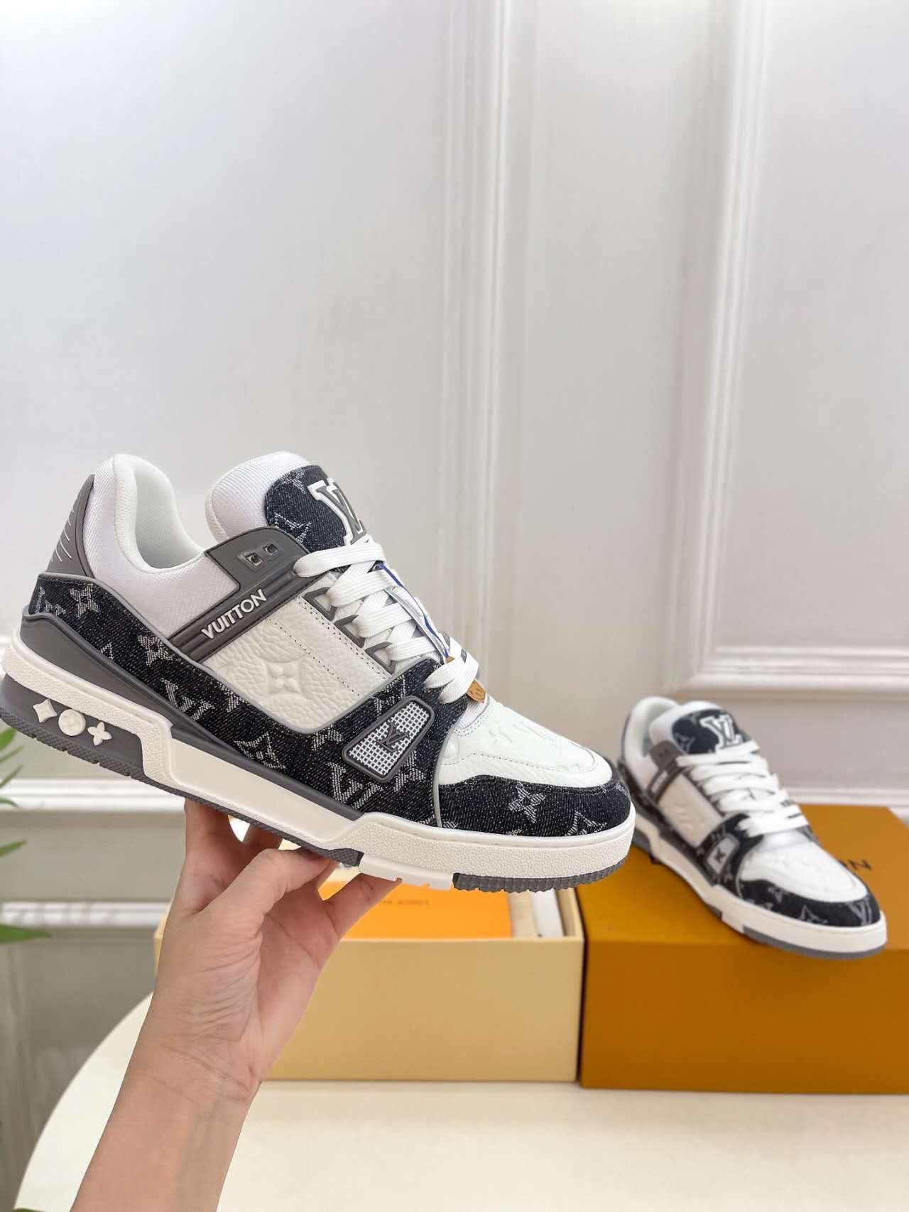 [TOP] Louis Vuitton LV Men's Sneakers - Grey - 711 Luxury
