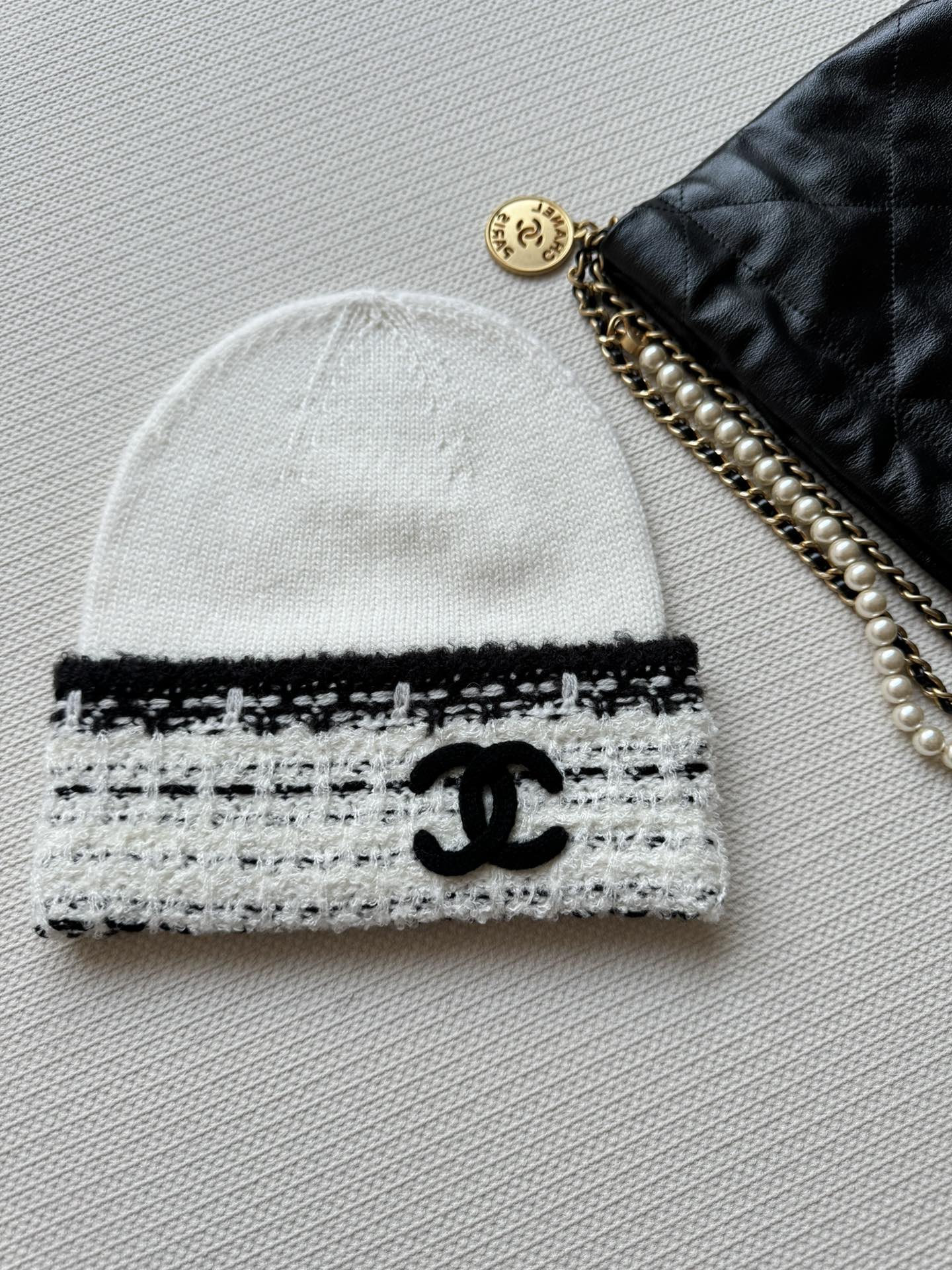 [TOP] CHANEL Knitted Hat - White