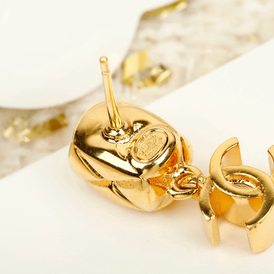 [TOP] CHANEL Earrings - Gold