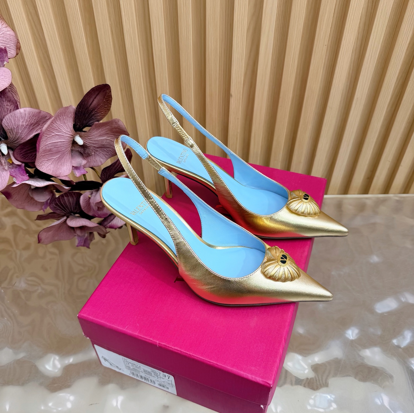 [TOP] VALENTINO Shoes - Gold - 711 Luxury