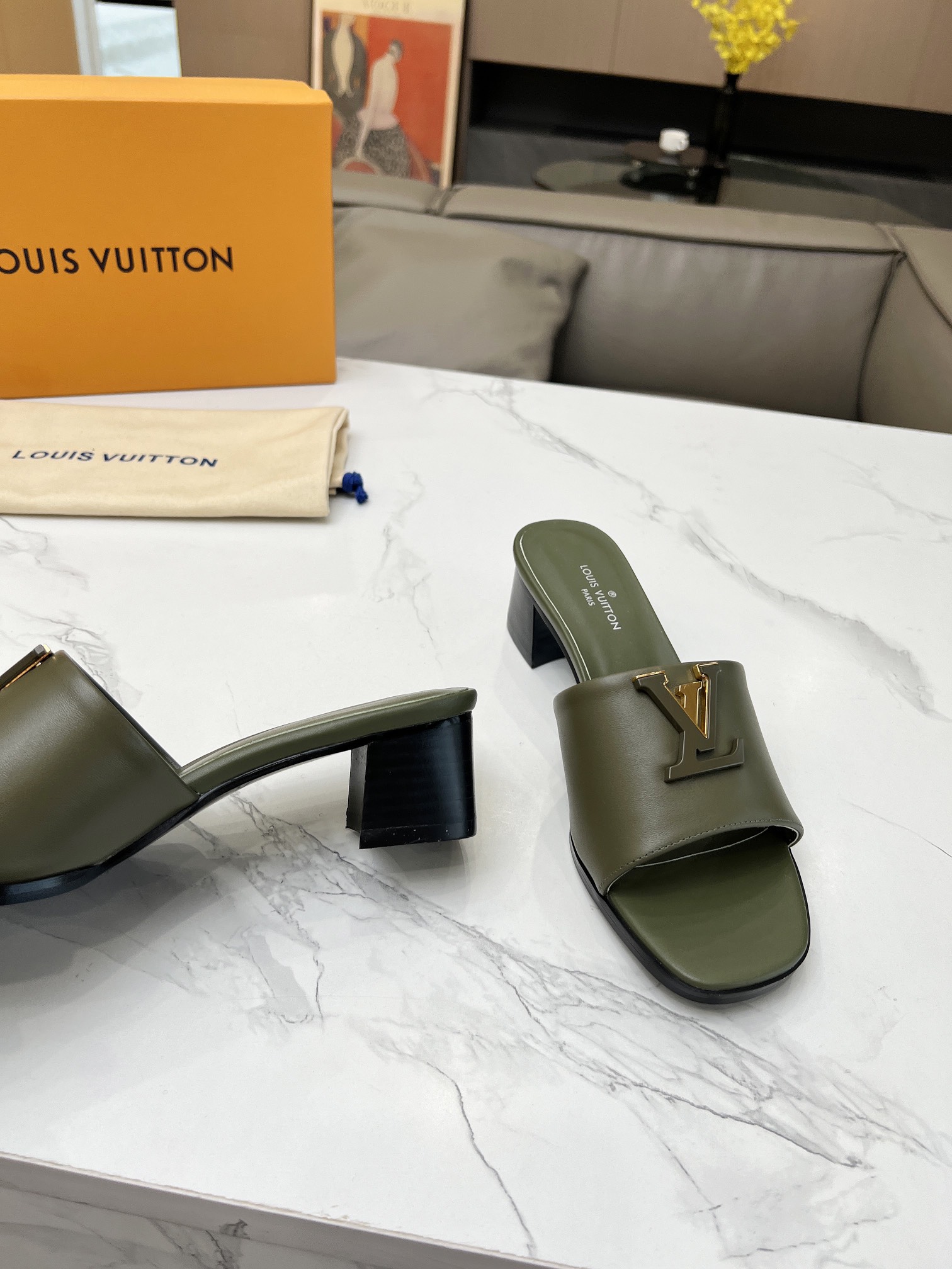 [TOP] Louis Vuitton LV Slippers - Green - 711 Luxury