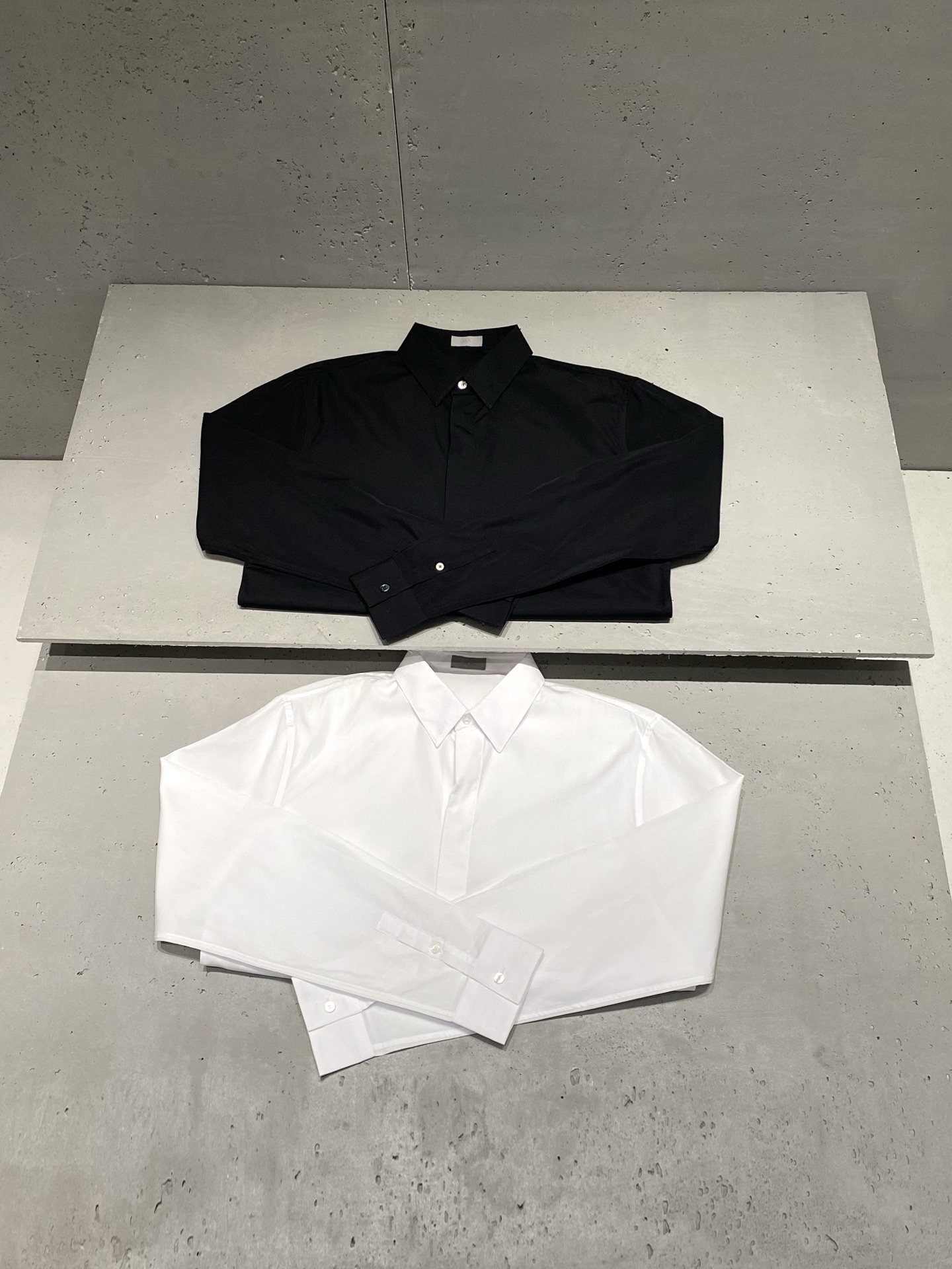Dior Clothing DIOR Bee Logo Poplin Long Sleeve Shirt #328565 View 2 | Nigo Office