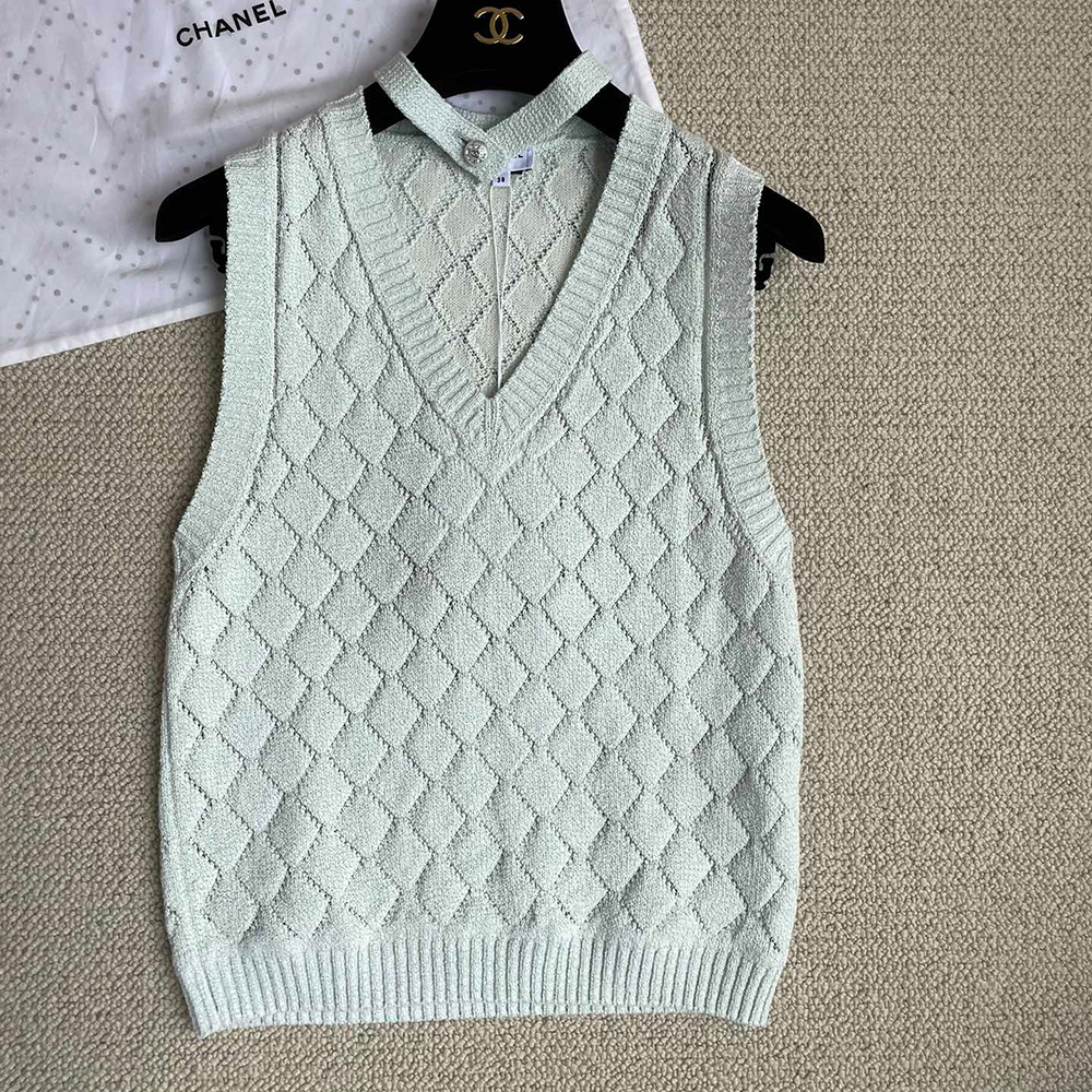 Chanel green Clothing Chanel Diamond Plaid Pink Green Knitted Vest #395406 View 2 | Nigo Office