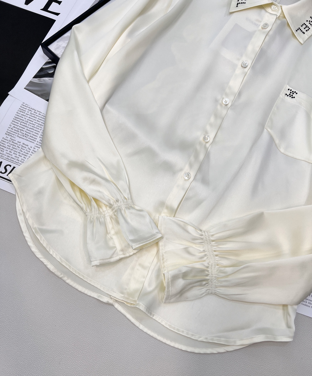 [TOP] CHANEL Shirt - Beige