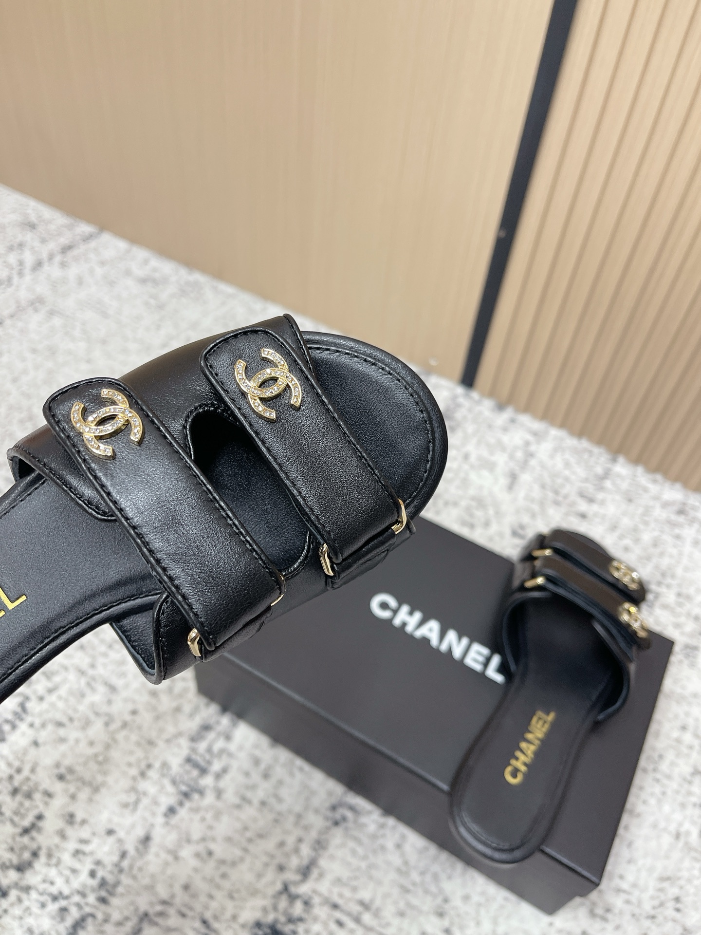 [TOP] CHANEL Sandals - Black
