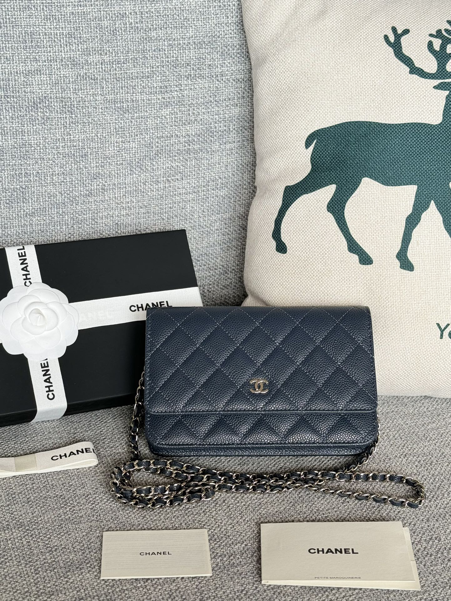 [TOP] CHANEL Woc Bag Cowhide 19x12x3cm - Dark Blue & SHW - 711 Luxury